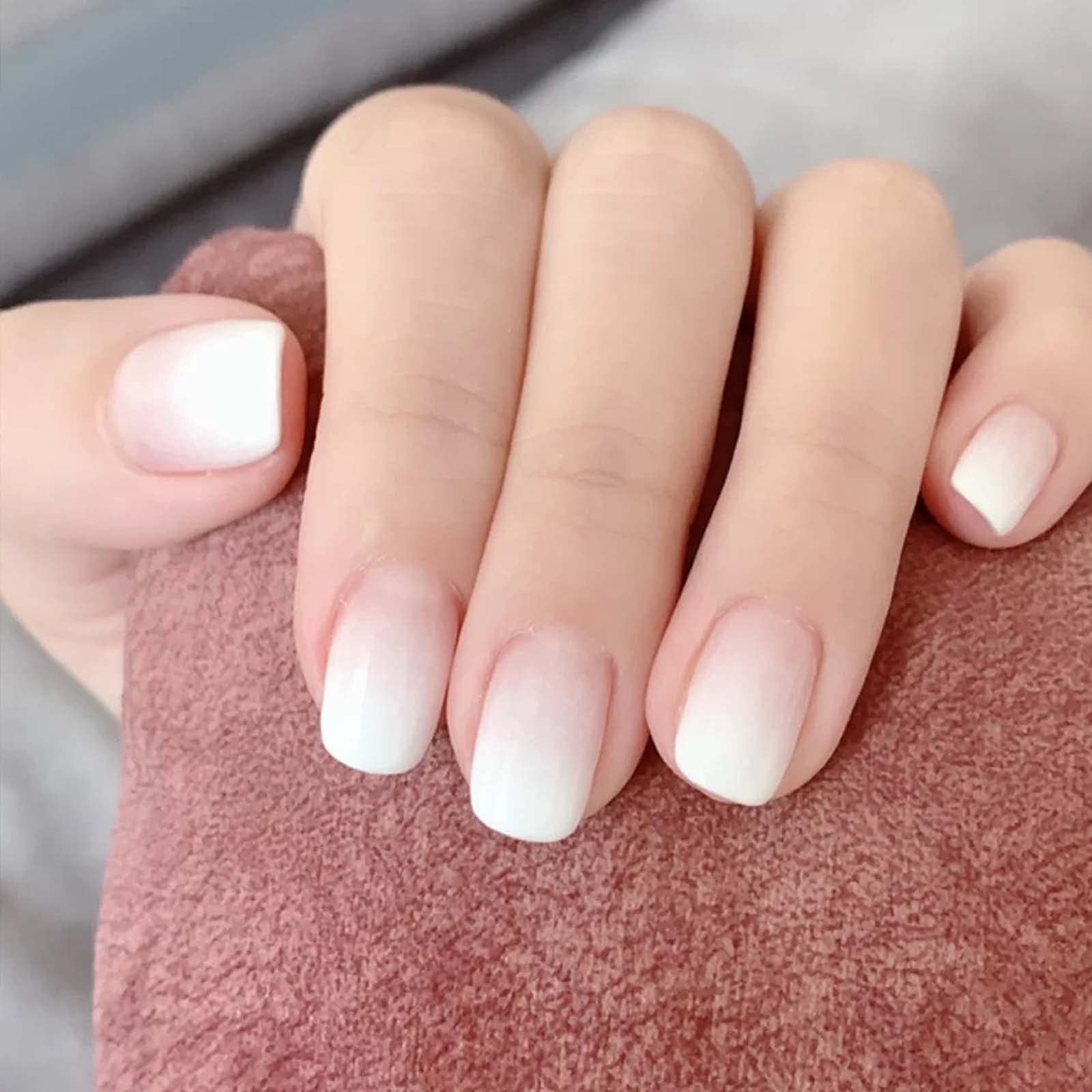 31 Christmas Acrylic Nails to Try This Holiday Season | Glamour