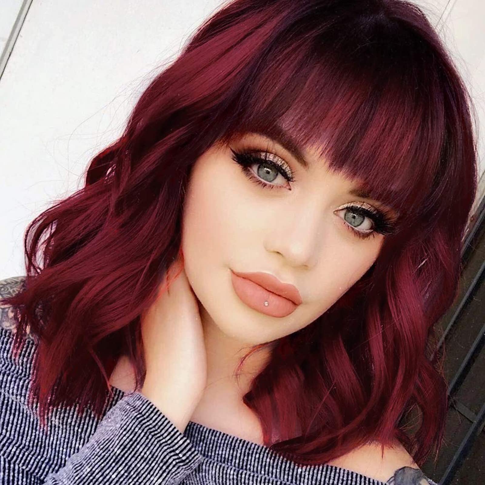 Red Wavy Wigs for Women, Wine Red Short Wig with Bangs Shoulder Length  Burgundy Wigs for