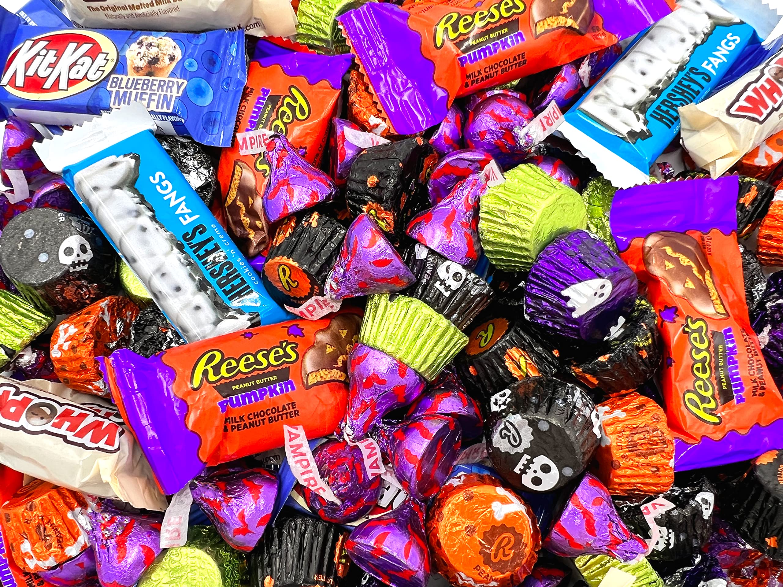 LaetaFood Halloween Chocolate Candy Variety Pack HERSHEY'S KISSES Vampire,  FANGS COOKIE 'N' CREME Bars, KITKAT, Peanut
