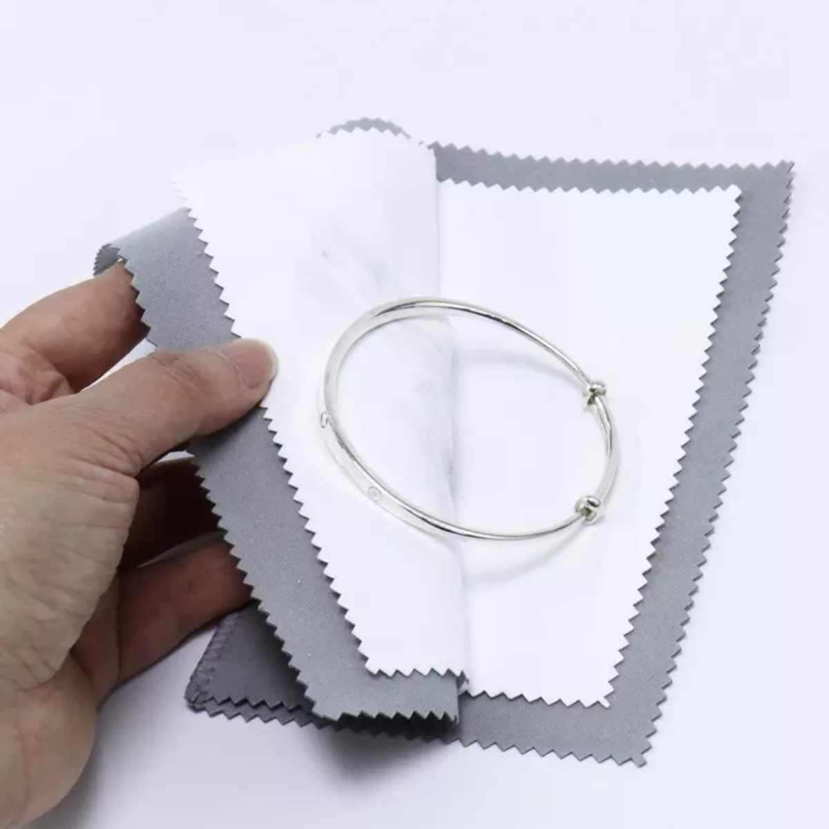 4Pcs Silver Polishing Cloth Large Jewelry Cleaning Cloths,Multi-Layer  Double-Sided Jewelry Cleaning Cloth for Gold,Sterling Silver, Platinum,  Silver Jewelry Cleaner Tarnish Remove