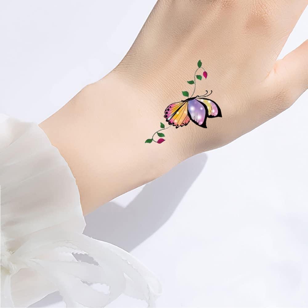 Alina | Fineline Tattoo Artist on Instagram: “Delicate Butterfly 🦋 bracelet  . . . #bunamiink #floralillustration #butterflytatt… | Tattoo ideen klein,  Tattoo ideen