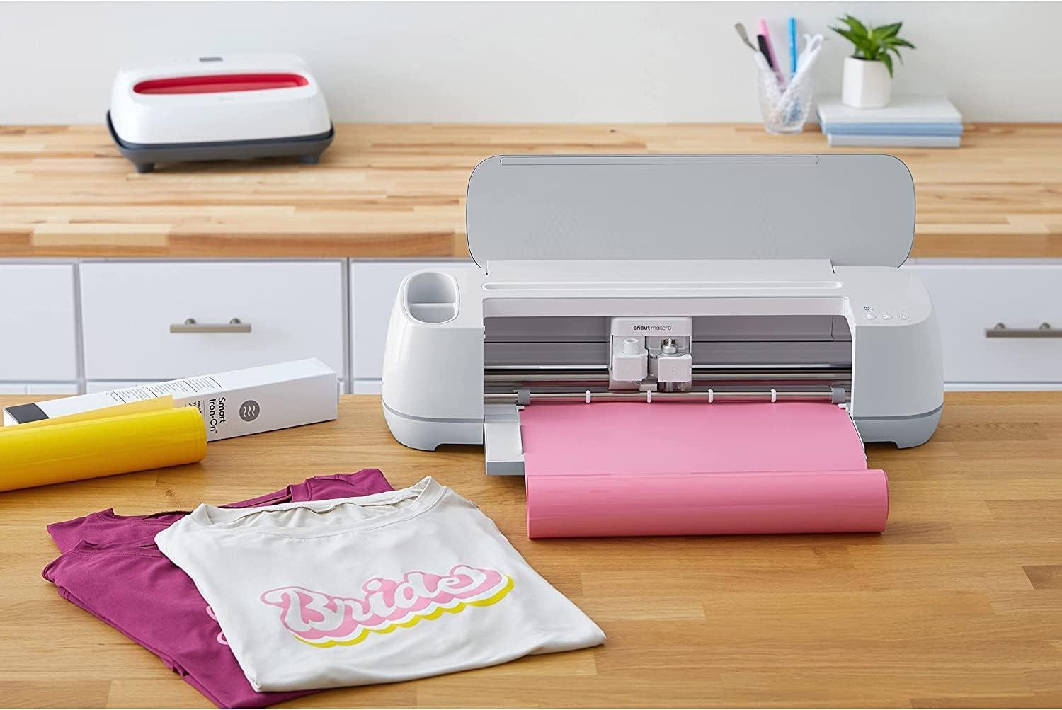 Cricut Smart Iron On (13in x 3ft Yellow) for Explore 3 and Maker 3 -  Matless cutting for long cuts up to 12ft Yellow 3 ft