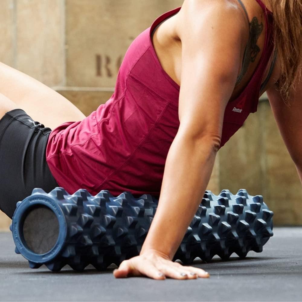 RumbleRoller Rouleau en mousse texturée pour muscles - Taille réelle originale - Bleu - 78 cm