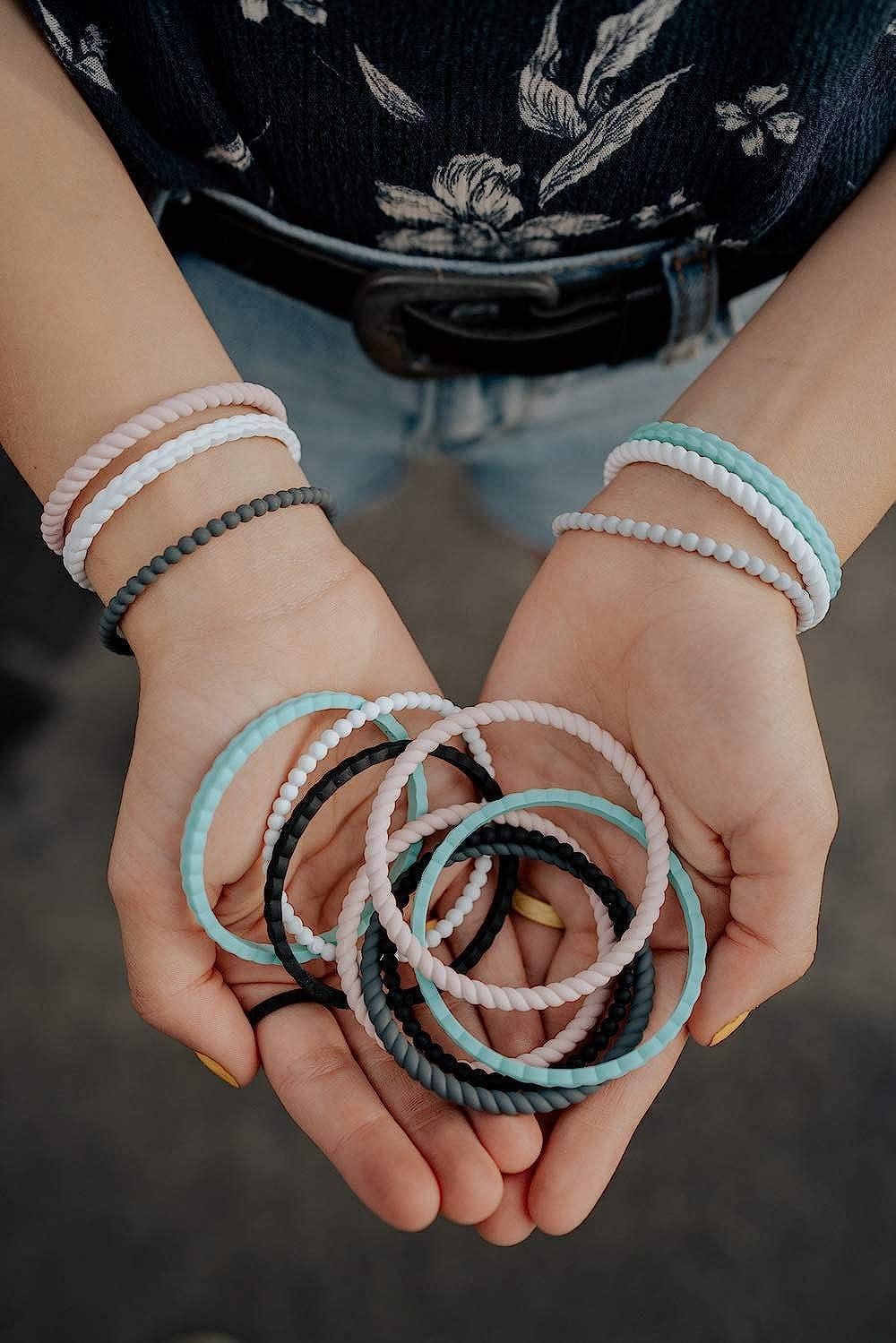 What materials are best for hypoallergenic bracelets?