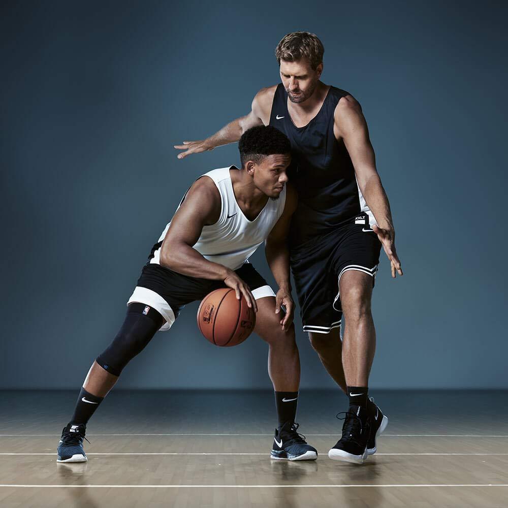 BAUERFEIND Sports Compression Knee Support NBA - Lightweight
