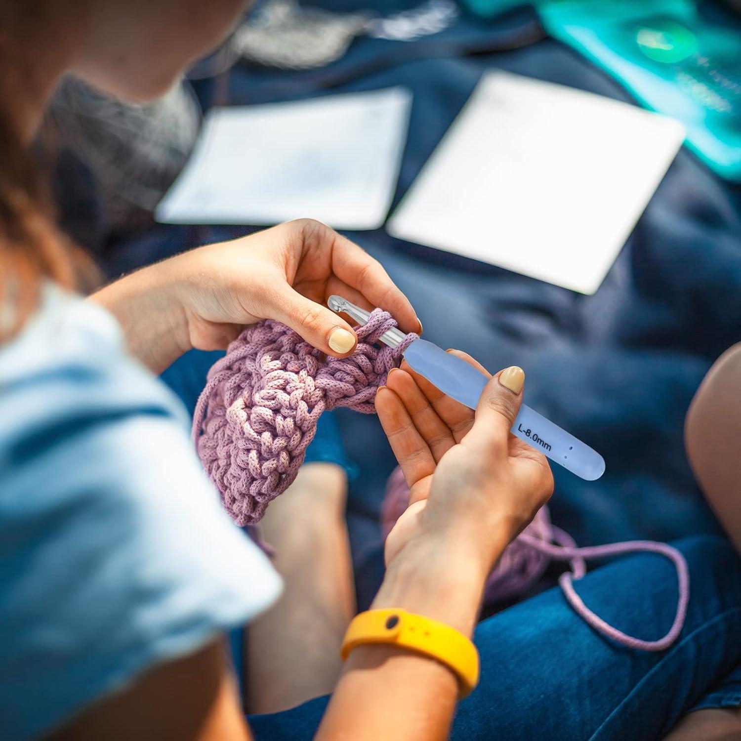 Crochet Hooks Set 14 Size 2mm(B)-10mm(N) Ergonomic Crochet Hooks Kit  Extended Knitting Needles for Arthritic Hands with Stitch Markers and  Large-Eye