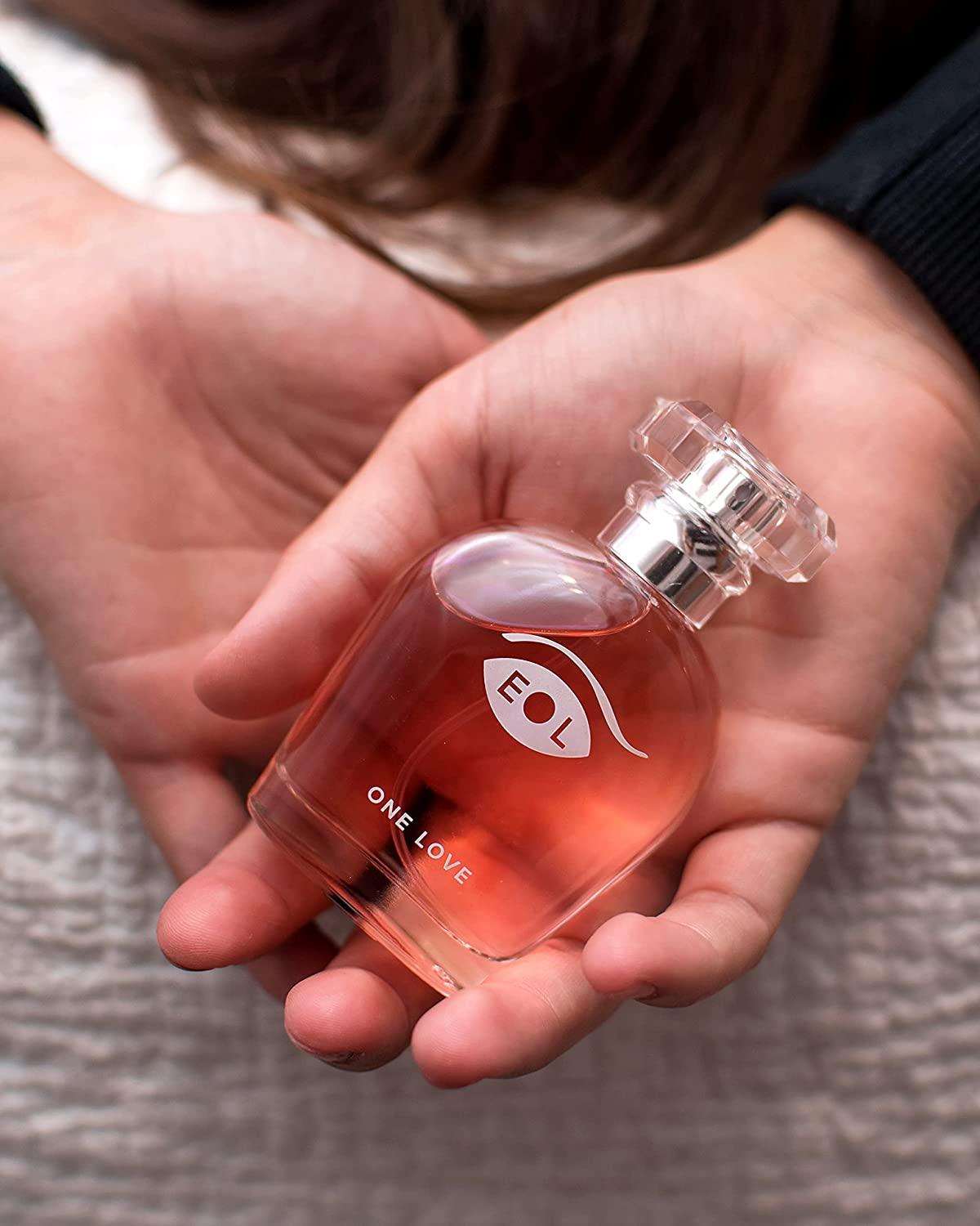Eye of Love ONE LOVE pheromone perfume. A sexy fragrance to attract men