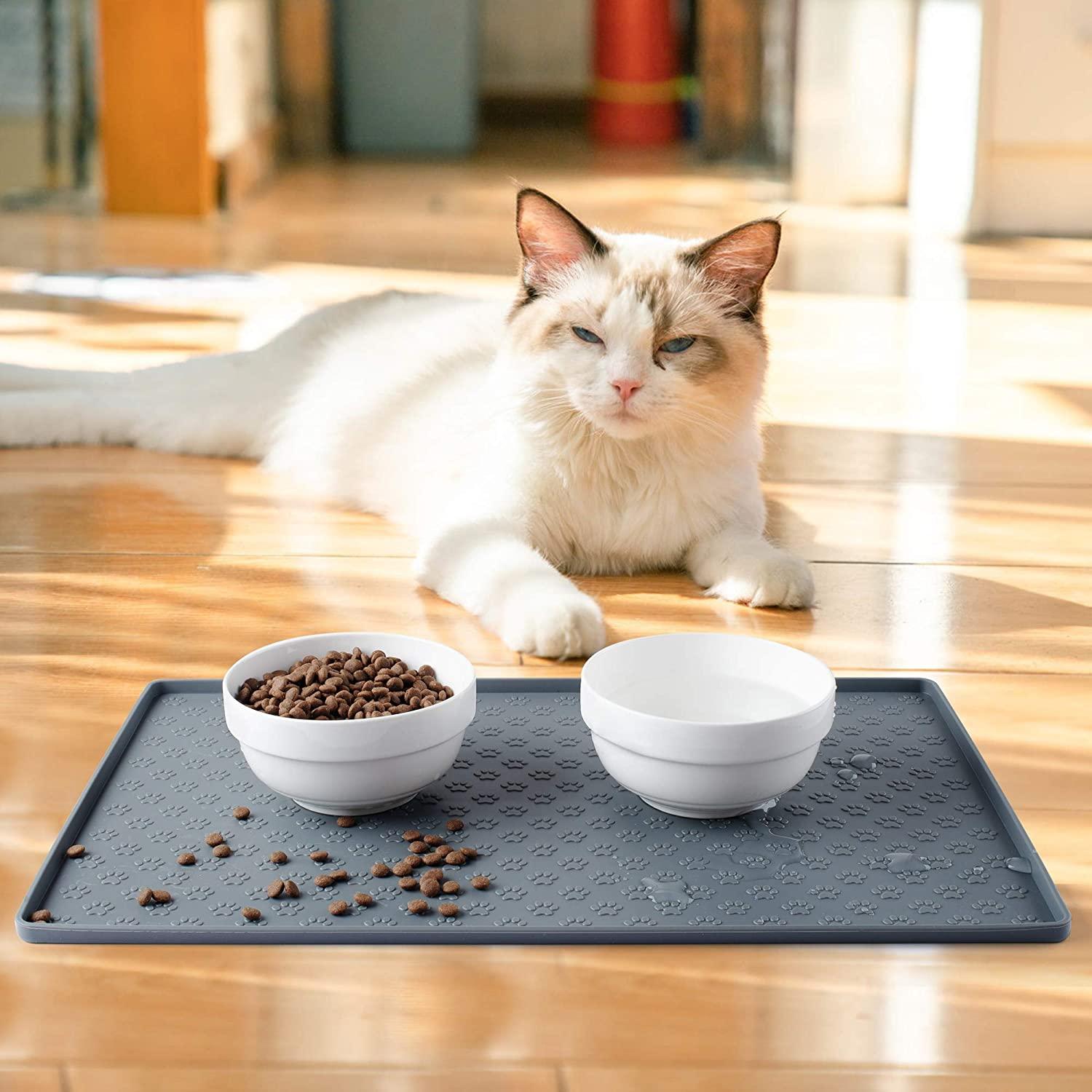 Coomazy Dog Cat Pet Feeding Mat, Silicone Waterproof Food Mat 0.4inch  Raised Edges, Nonslip Pet Placemat Bowl Tray to Stop Food Spills and Water  Messes Out to Floor M: 48x30cm/18.9x11.8in Grey