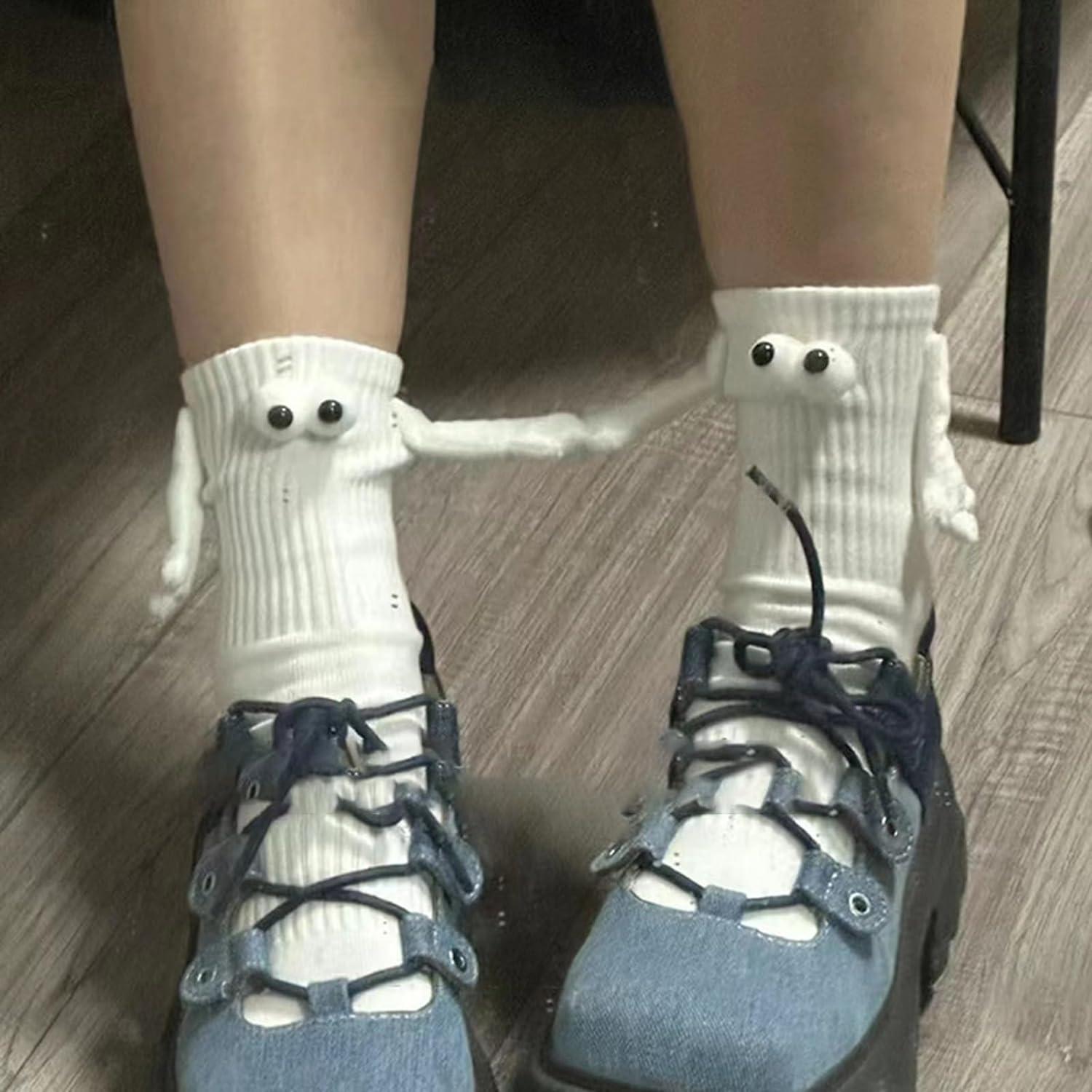 Chaussettes Magnétiques Drôles 4 Paires - Mains Qui Se Tiennent - Aimants Intégrés - Cadeau Couple, Amis - Taille 36-43