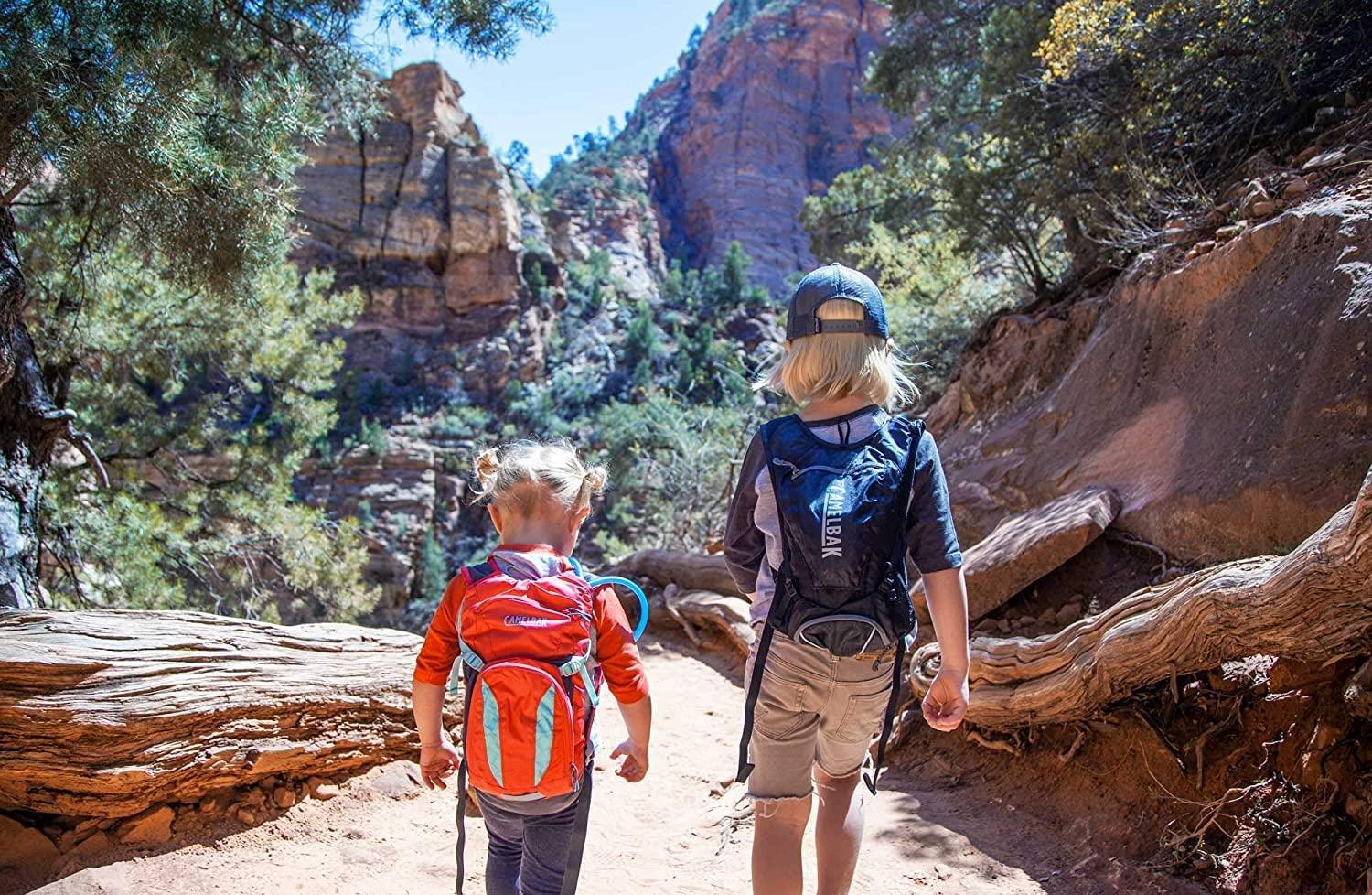CamelBak Kid's Mini M.U.L.E. Hydration Pack Sacs D'Hydratation Baton Rouge/Flames : Camelbak