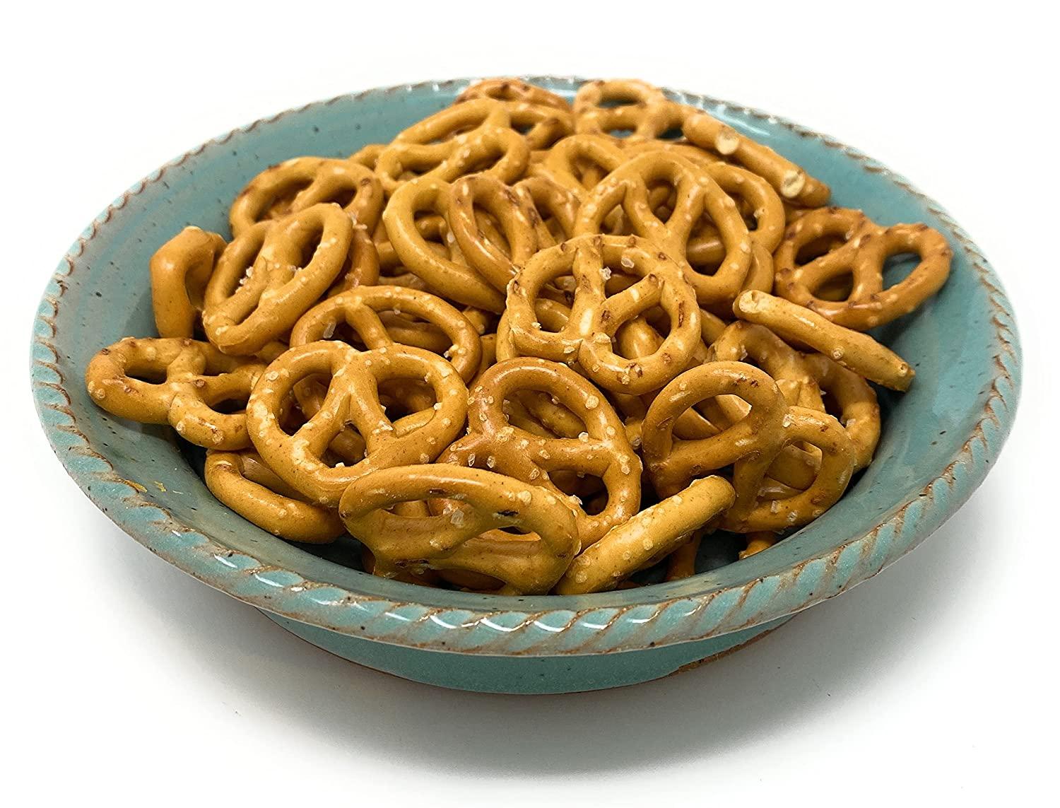 Hanover Organic Ancient Grains Spelt Pretzels 28 Oz. Barrel by Hanover