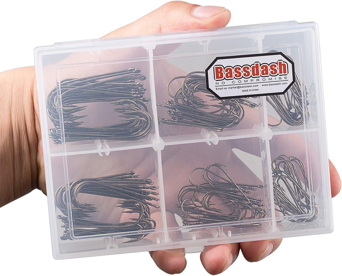 BASSDASH Saltwater Freshwater Hooks Assortment Pack, Octopus Offset Hooks  and Aberdeen Hooks in Assorted Sizes, Tackle Box