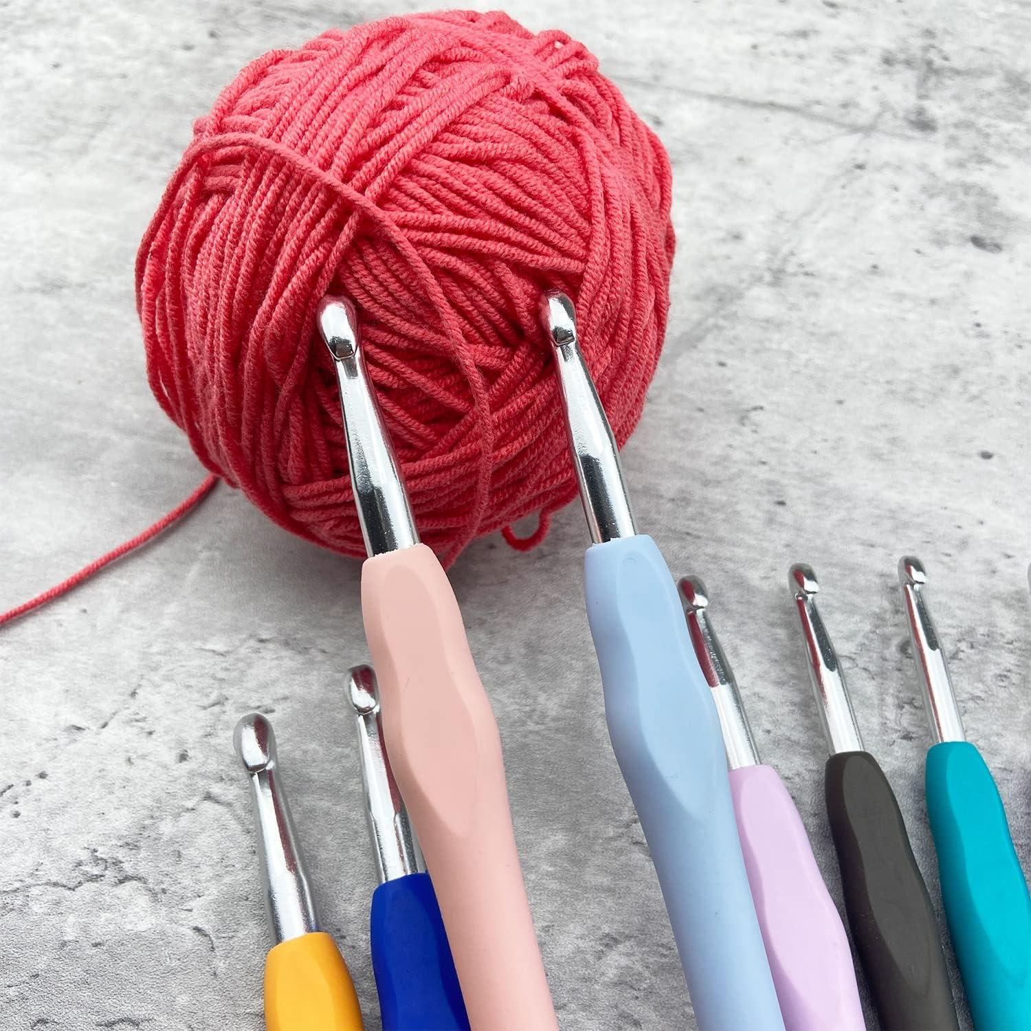 3 mm Crochet Hook, Ergonomic Handle for Arthritic Hands, Extra Long  Knitting Needles for Beginners and Crocheting Yarn (3 mm)