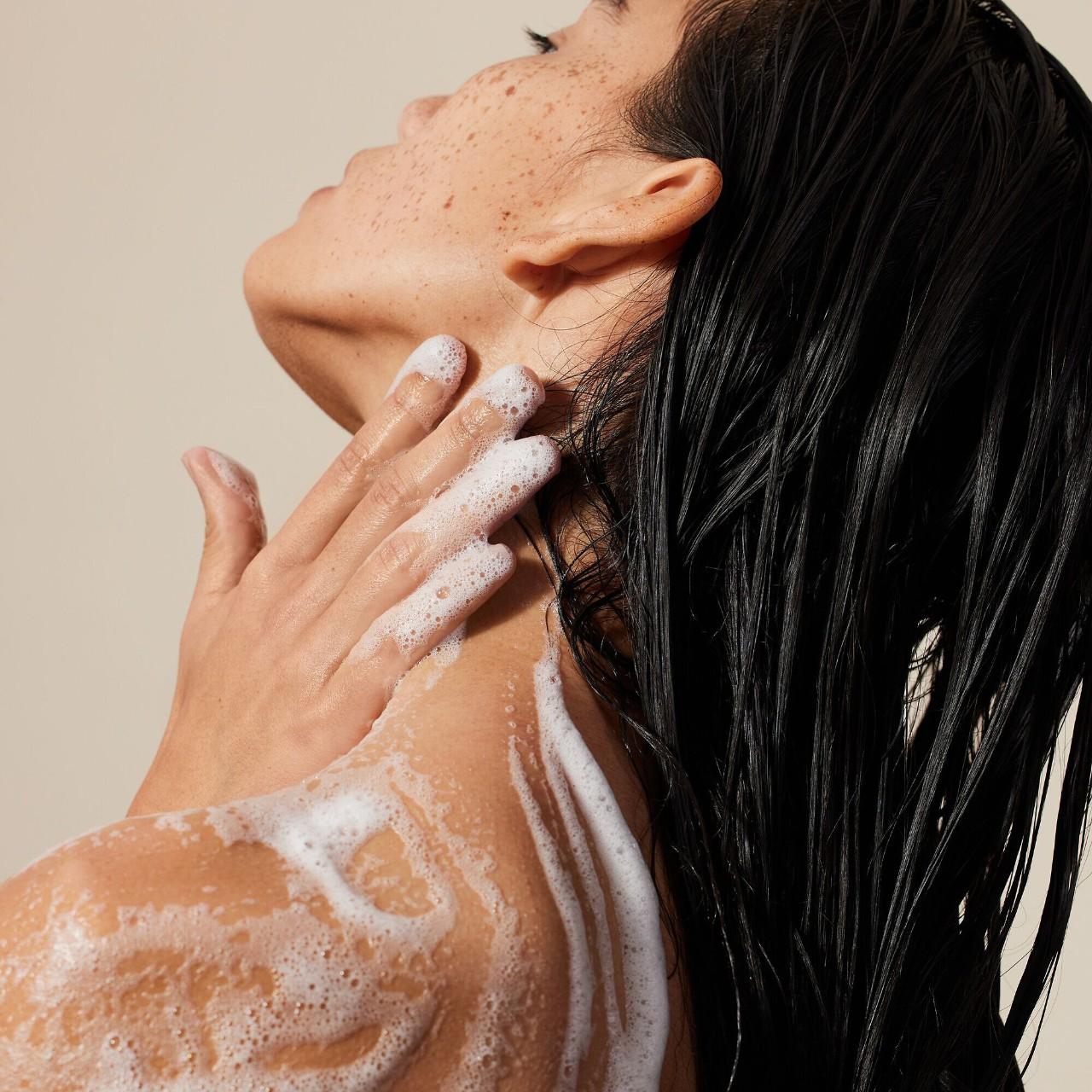 Shop ALO Mega-C Skin-Soothing + Hydrating Body Wash with Vitamin C &  Magnesium - 6.8 oz / 200 ml Online - Best Price & International Shipping |  Buy Now with Express International Delivery | GoSupps.com
