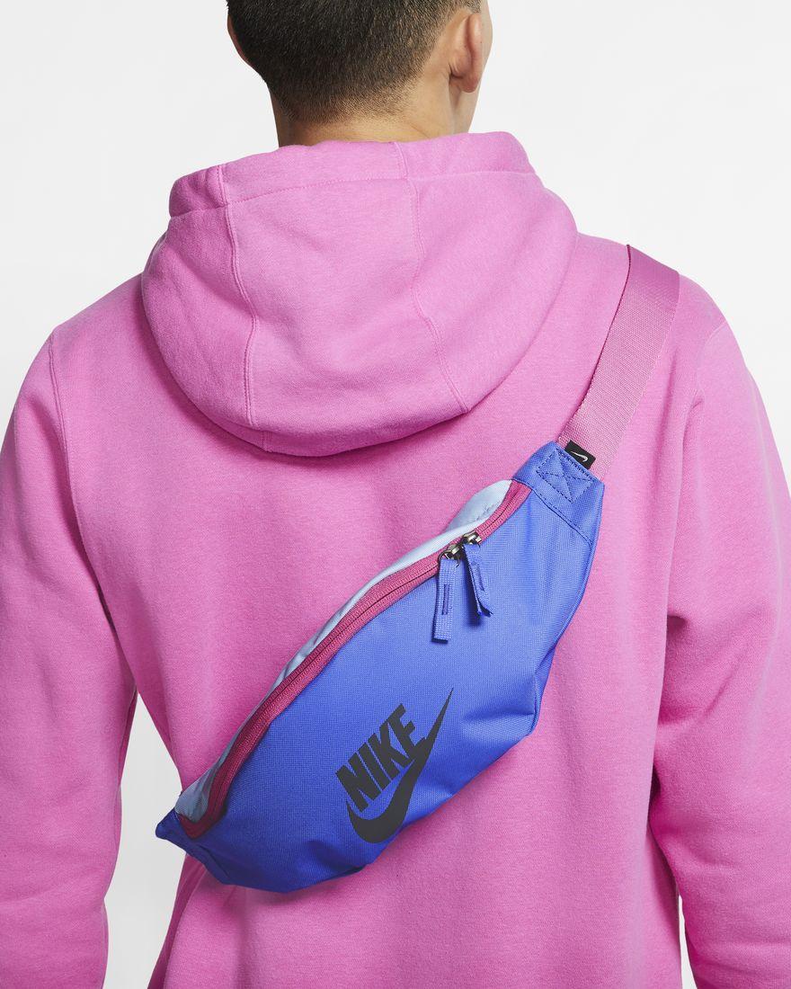 nike sportswear heritage hip pack stores