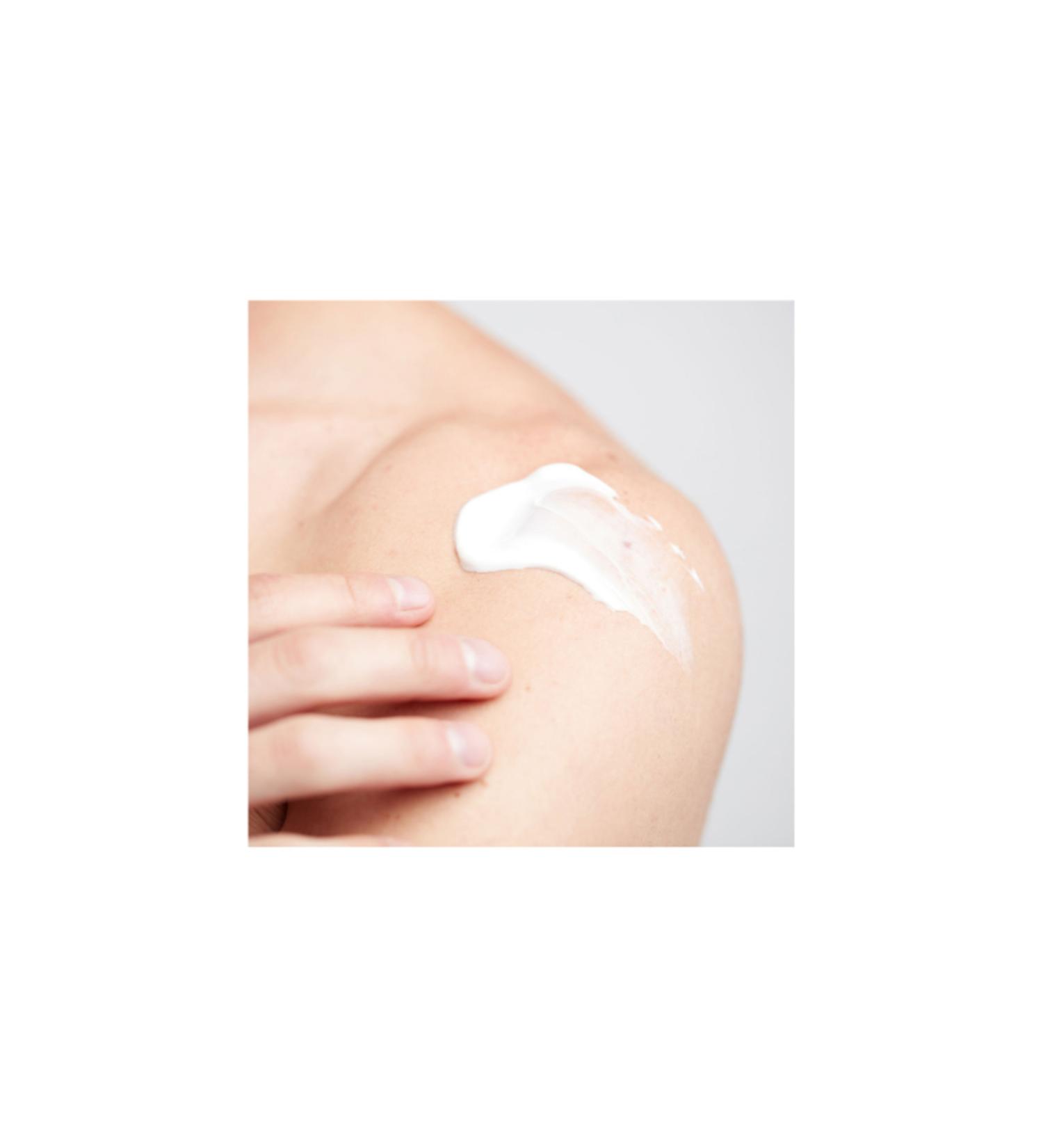 Elemis MOISTURIZING BODY CREAM WITH MILK PROTEINS FOR DRY SKIN 200 ML BELLADERM