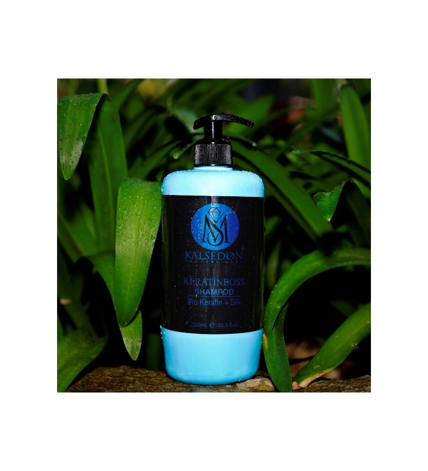 Chanel LE VOLUME DE CHANEL - Longer Volumizing Intensely Pigmented Volumizing Mascara