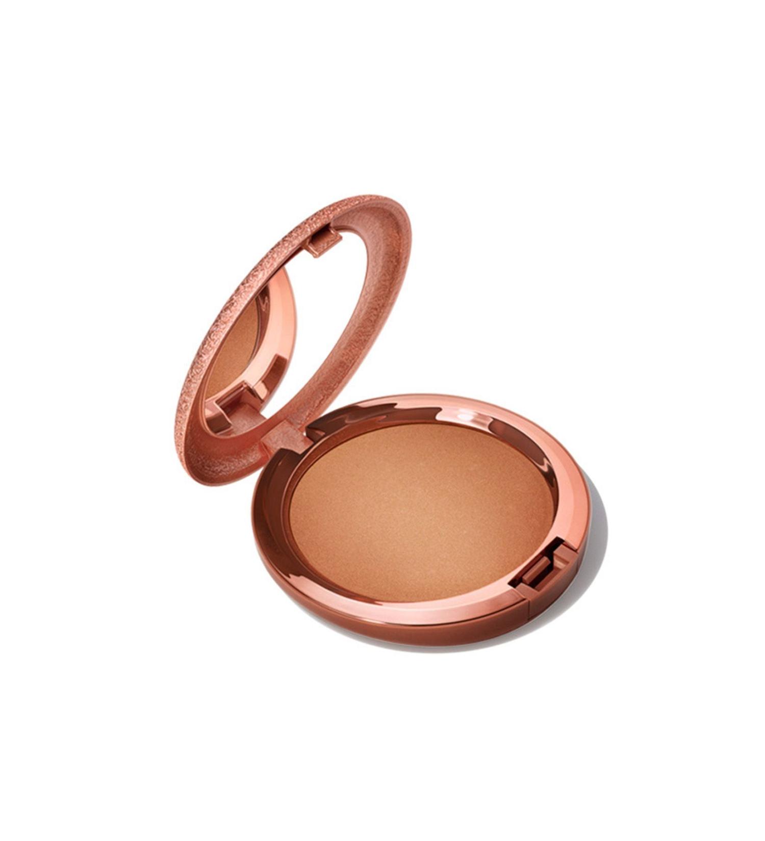 Mac Bronzing Powder that Adds Depth to the Face with its Fine and Light Texture - Radiant Medium Golden Passi.3353