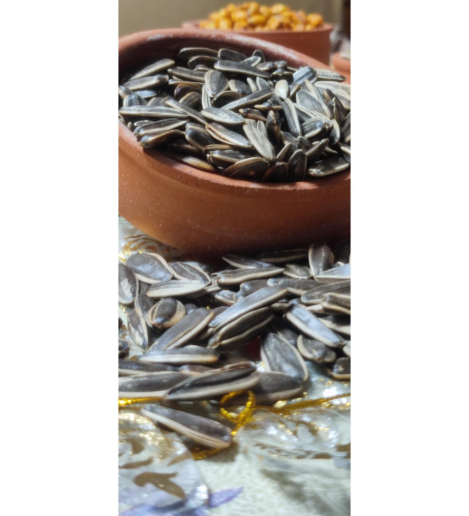 Store BLACK UNSALT DAKOTA SUNFLOWER SEEDS 1KG