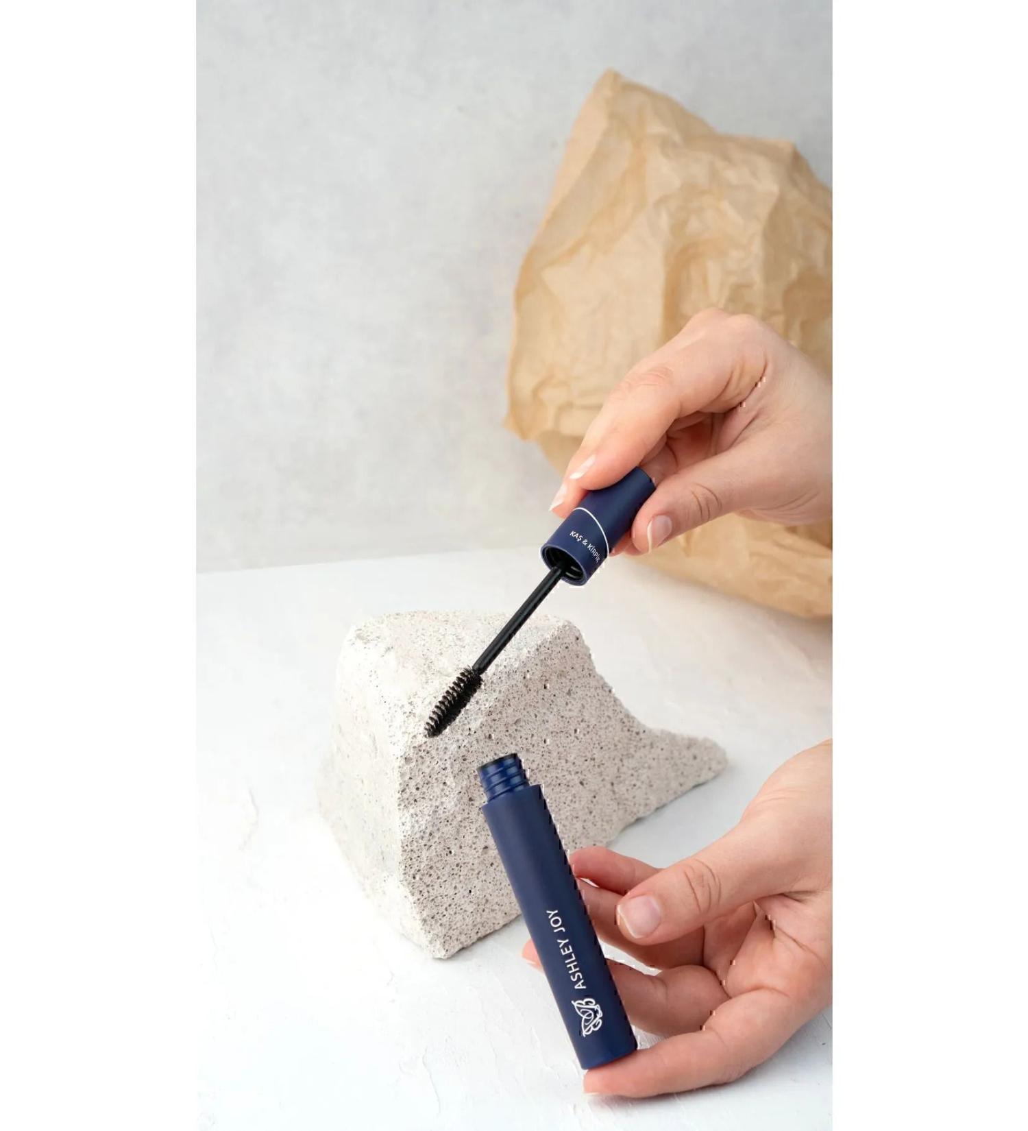 Too Faced Chocolate Chip Cocoa Bold Chocolate Scented Rich and Creamy Lipstick 3.3 G