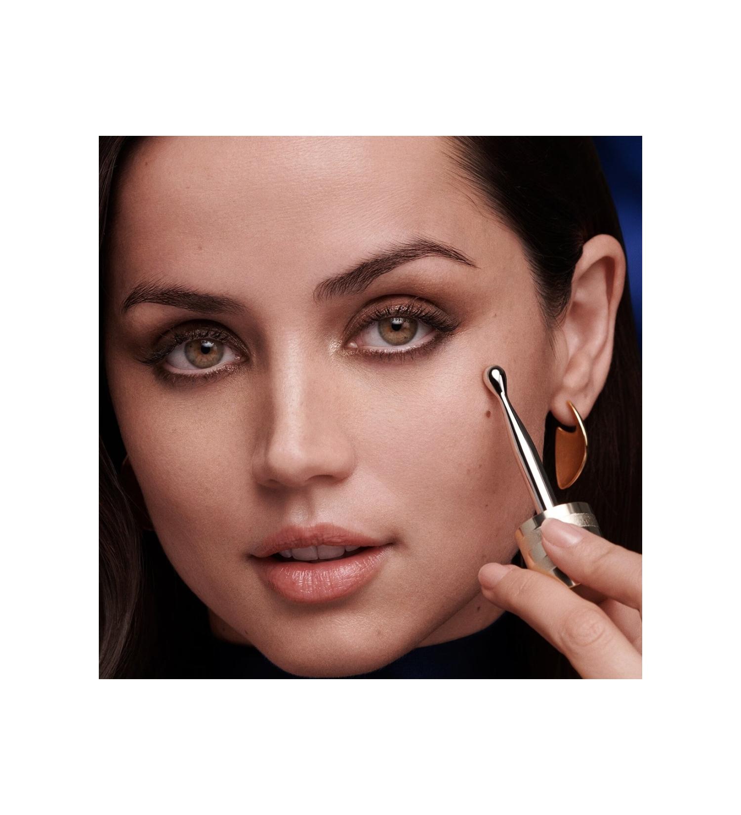 Estee Lauder Pure Color Creamy Long-Lasting and Plumping Lipstick Creme Lipstick