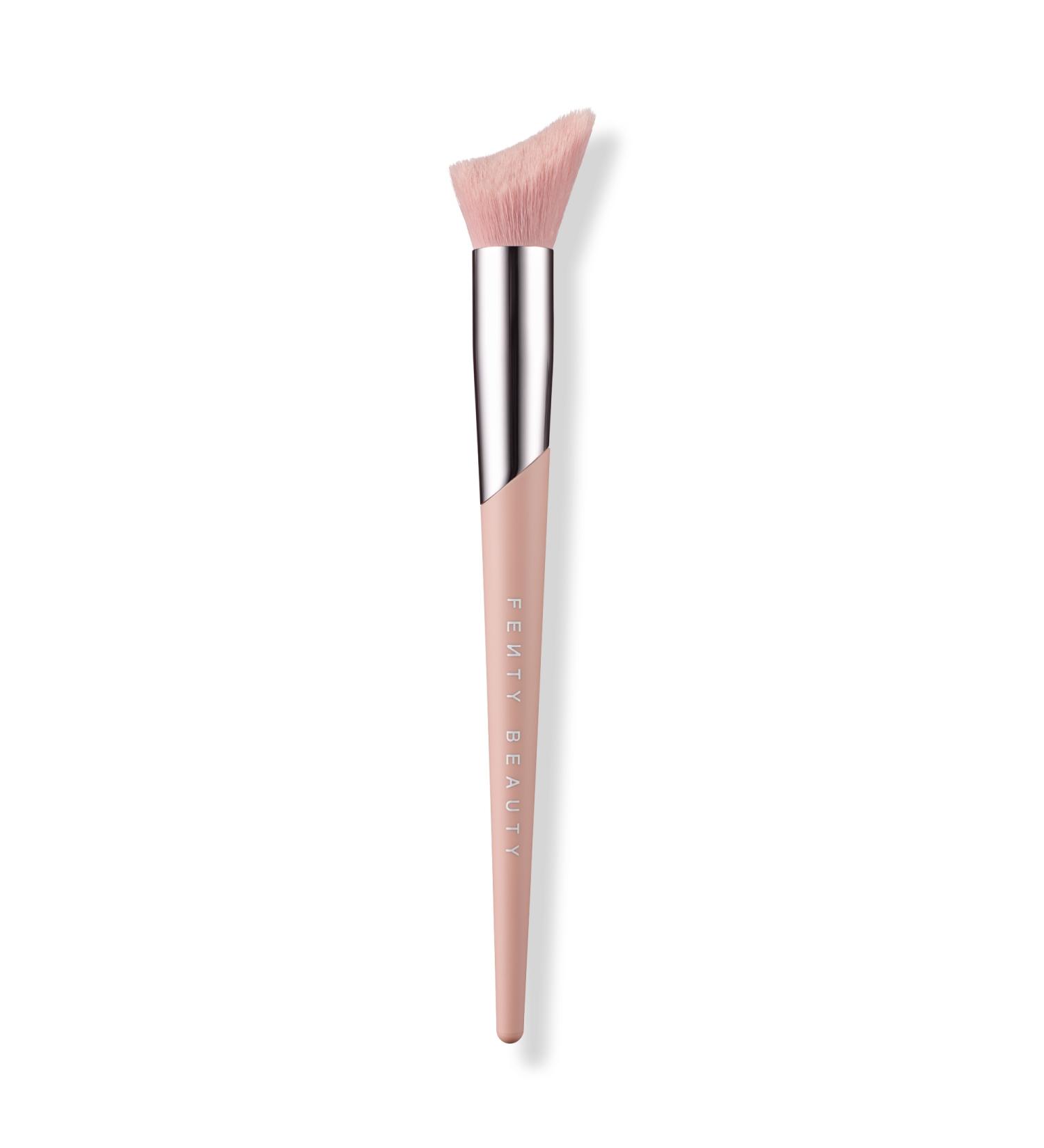 FENTY BEAUTY by Rihanna Cheek-Hugging Highlight Brush 120