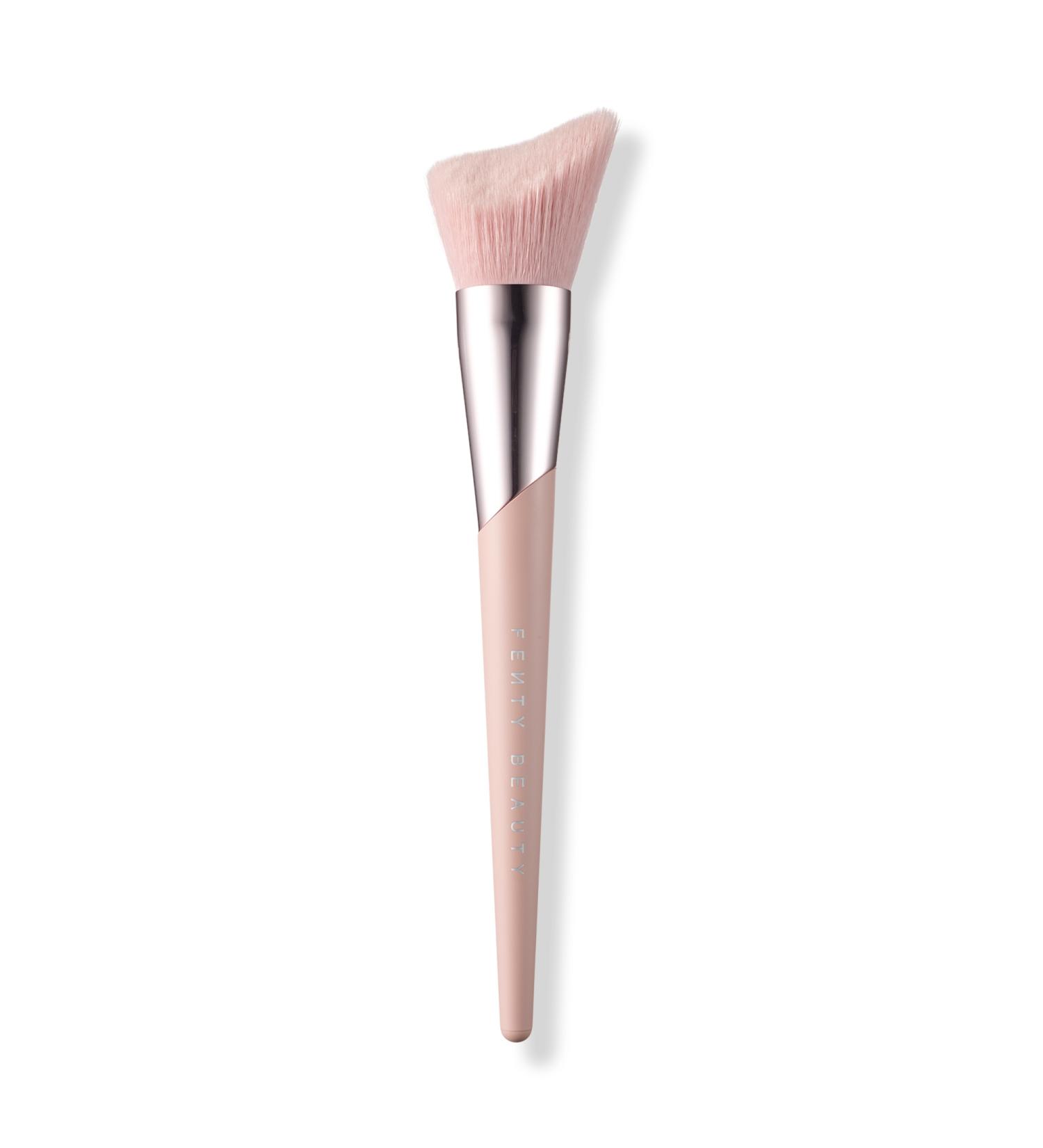 FENTY BEAUTY by Rihanna Cheek-Hugging Bronzer Brush 190