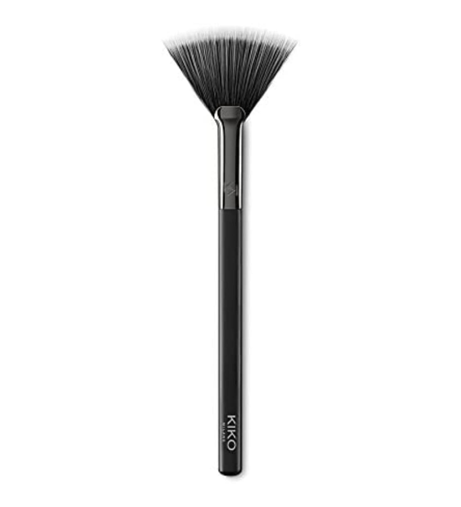 KIKO Milano Face 12 Powder Fan Brush | Fan brush with synthetic bristles for powder products