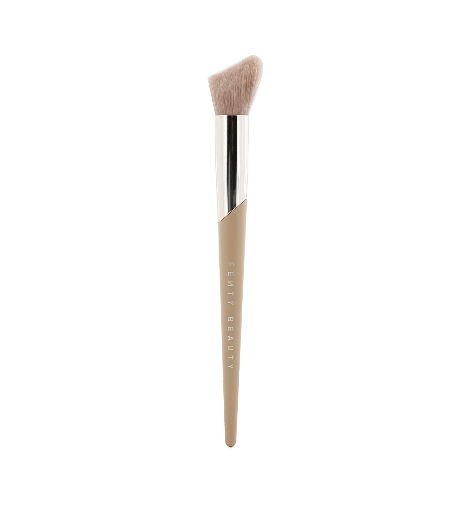 Fenty Beauty Cheek-Hugging Highlight Brush 120 | International Shipping Available - Buy Online on GoSupps.com