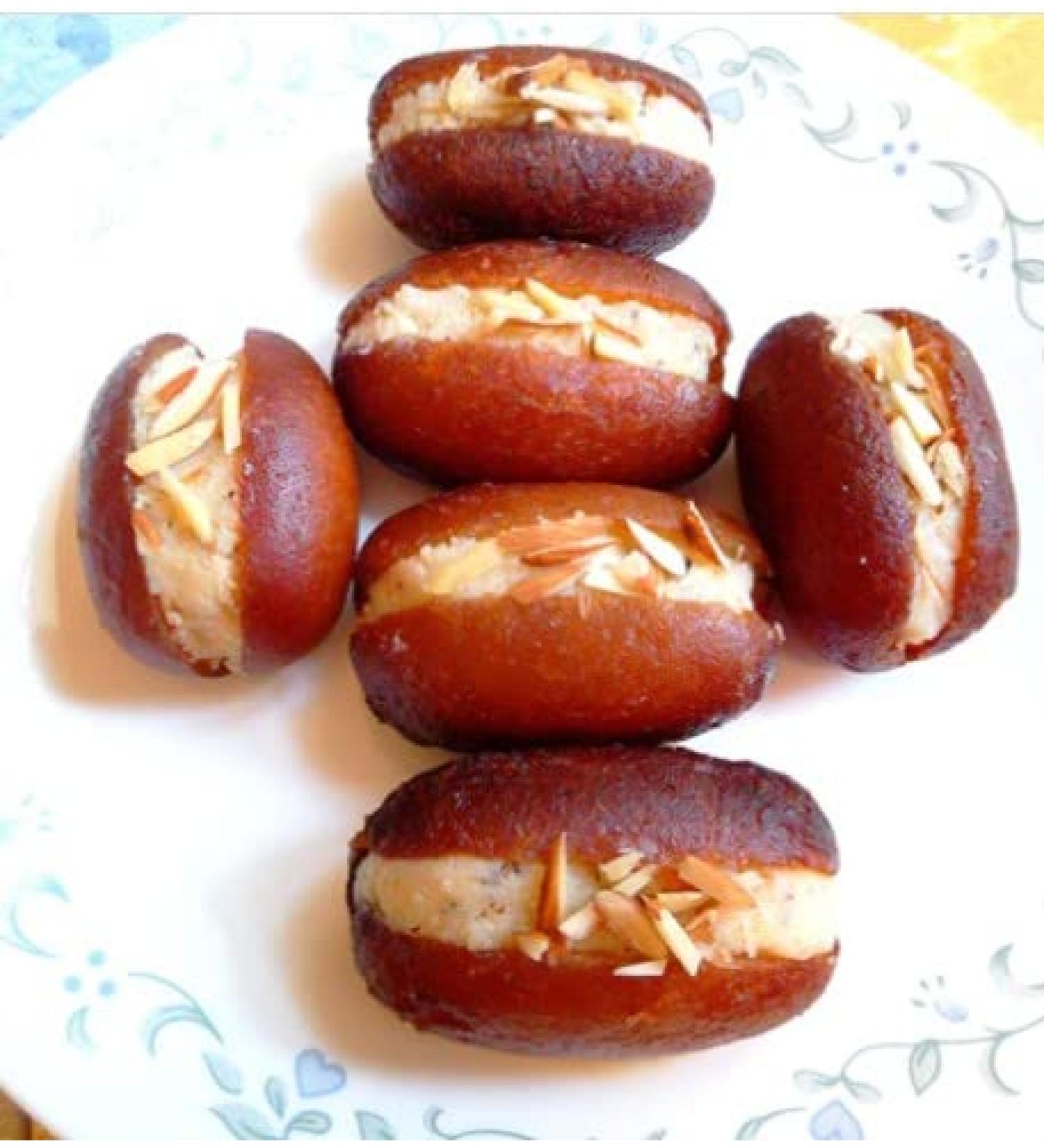 vapewaves Indian Traditional Sweet Gulab Jamun Sandwich 250g Best Gift For All Occasions Raksha Bandhan Rakhi Marriage Diwali Holi Ganesh Chaturthi Festival Treat For Family & Friend - Buy Online on GoSupps.com