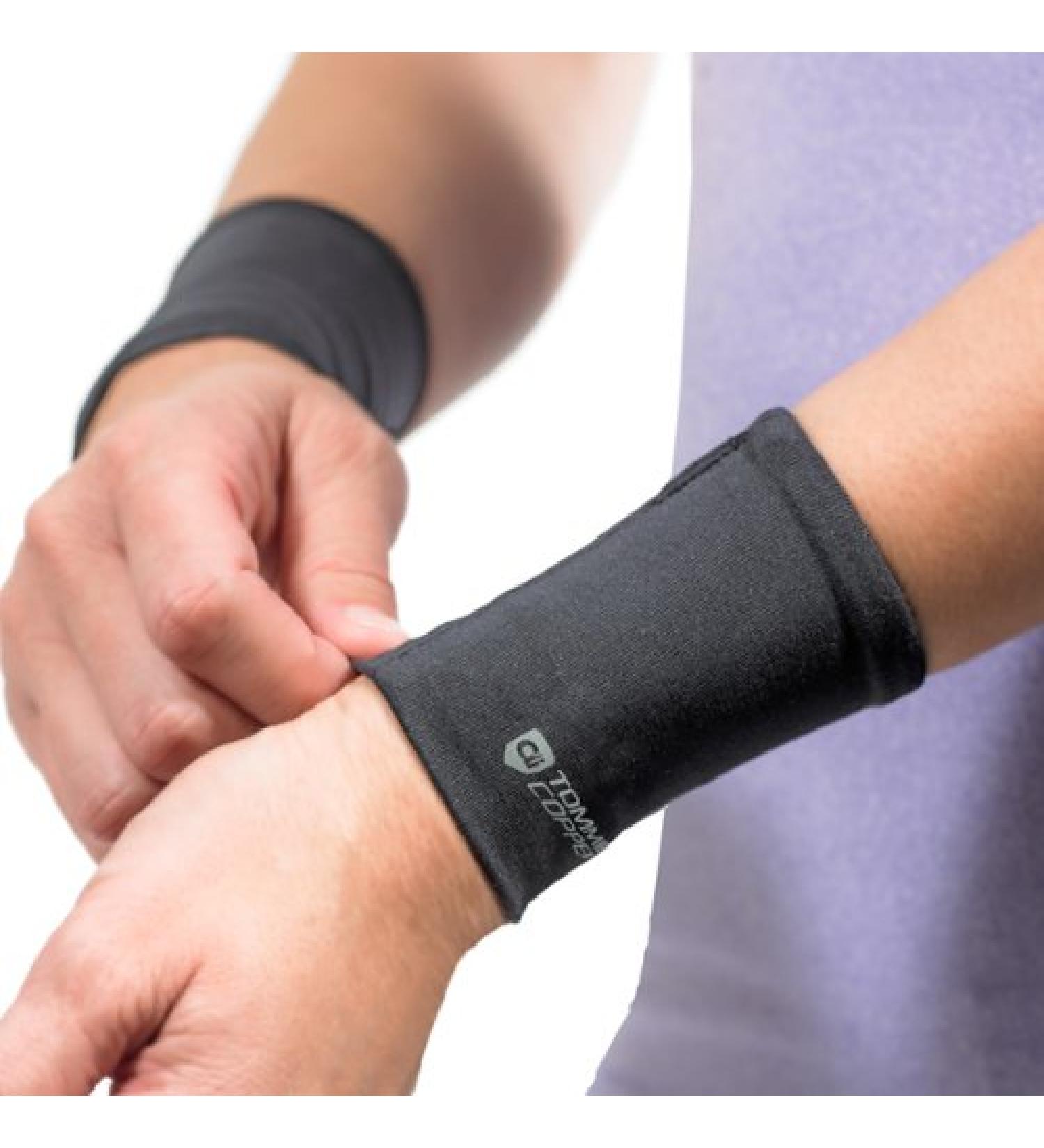 Tommie Copper Wrist Sleeves Medium Black