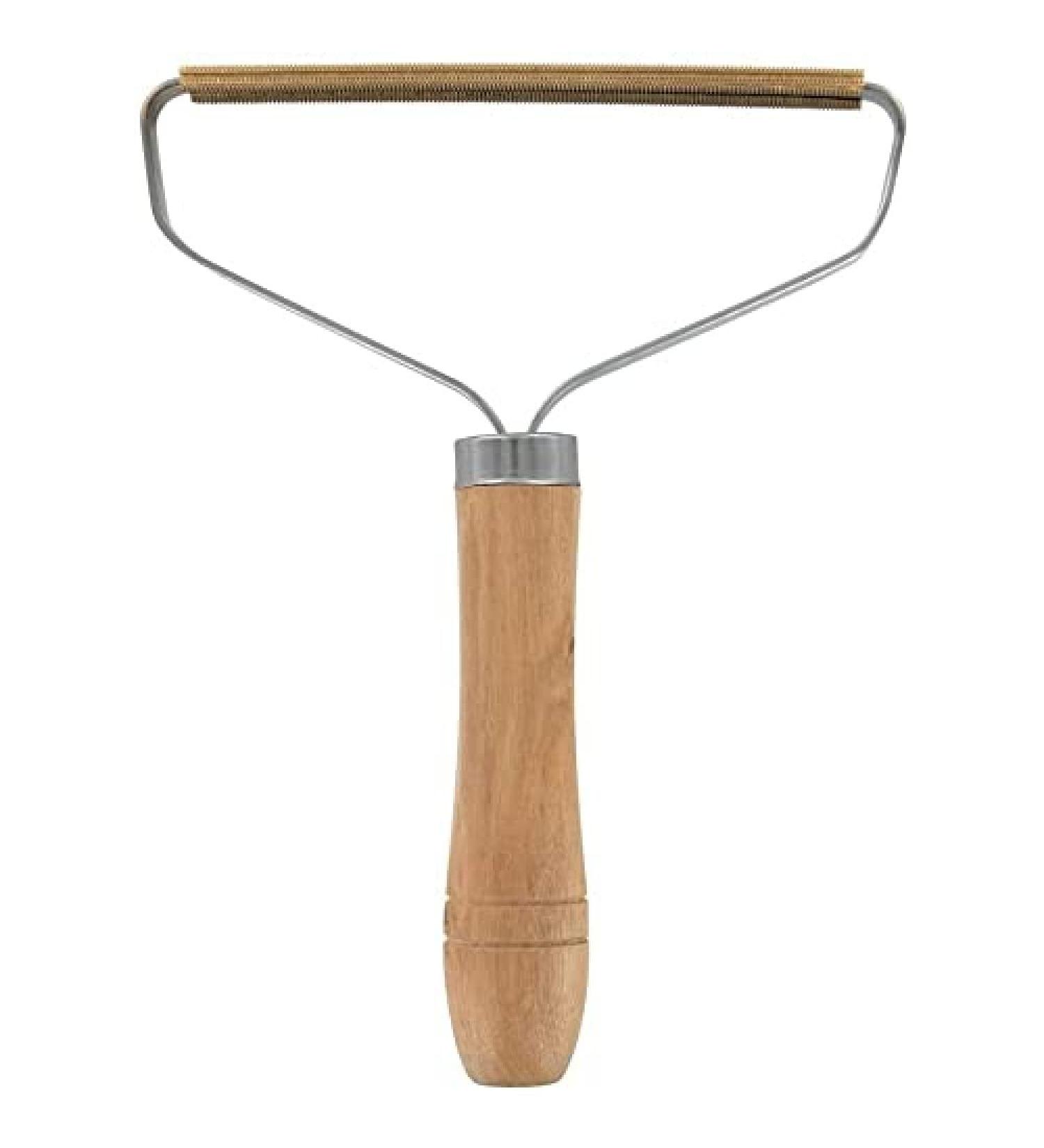Buy ME2682 Rastrillo Quita-Pelusas - Natural Wood Lint Remover | International Shipping Available - Buy Online on GoSupps.com