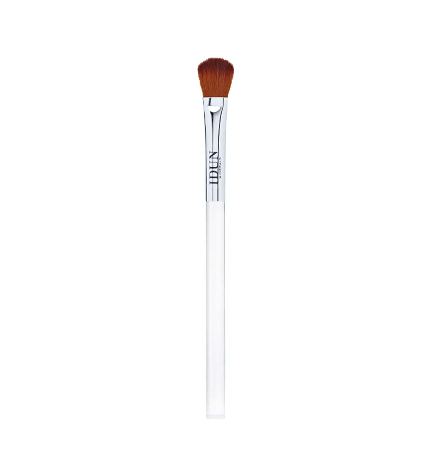 Blending Brush - Effortless Transition - Fluffy Tipped Brush With Slightly Elongated Bristles - Feather Soft With No Harsh Edges - Perfectly Blended To A Soft-Focus Finish - 1 Pc