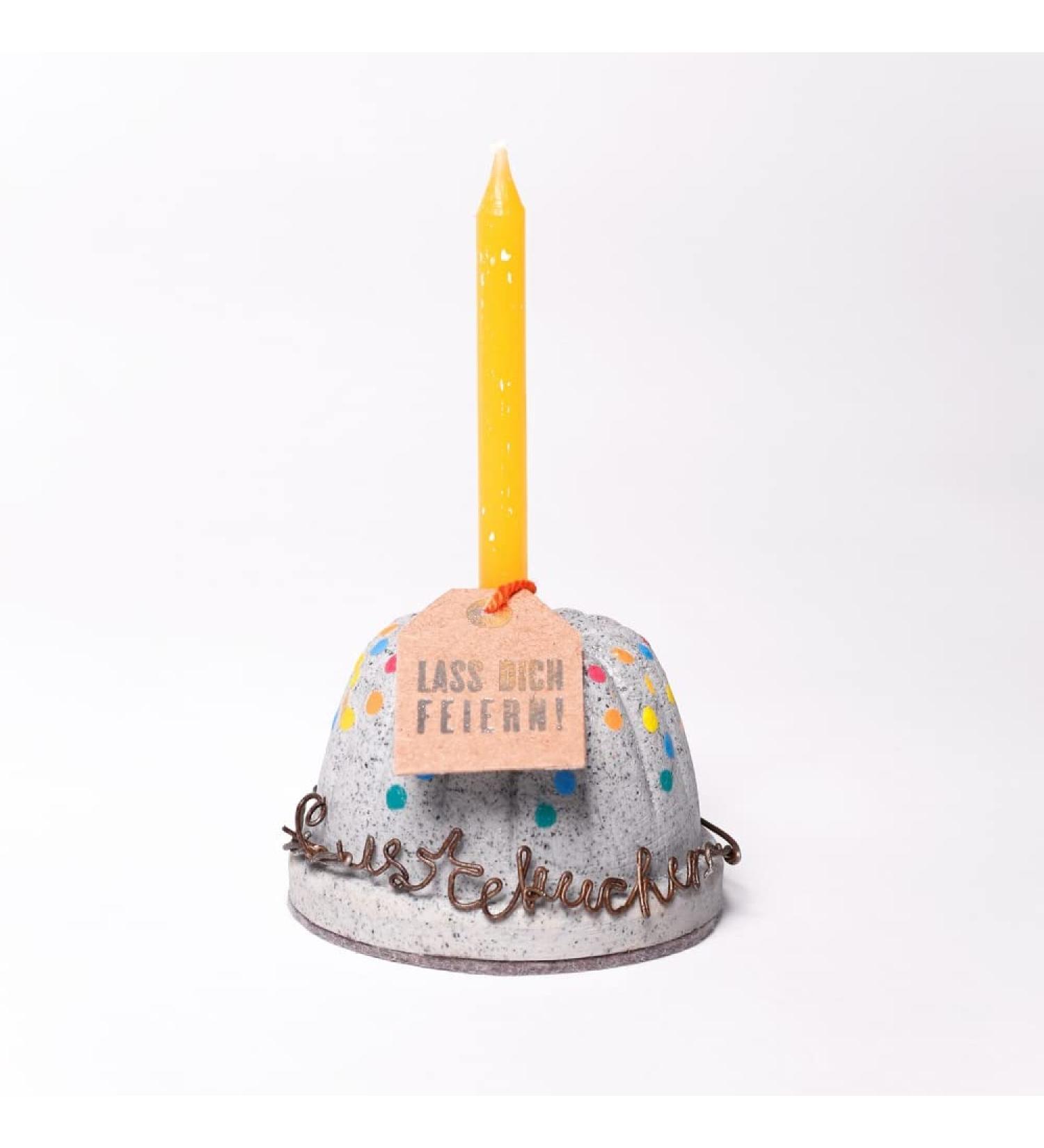 Good old Friends Dandelion cake - let yourself celebrate.