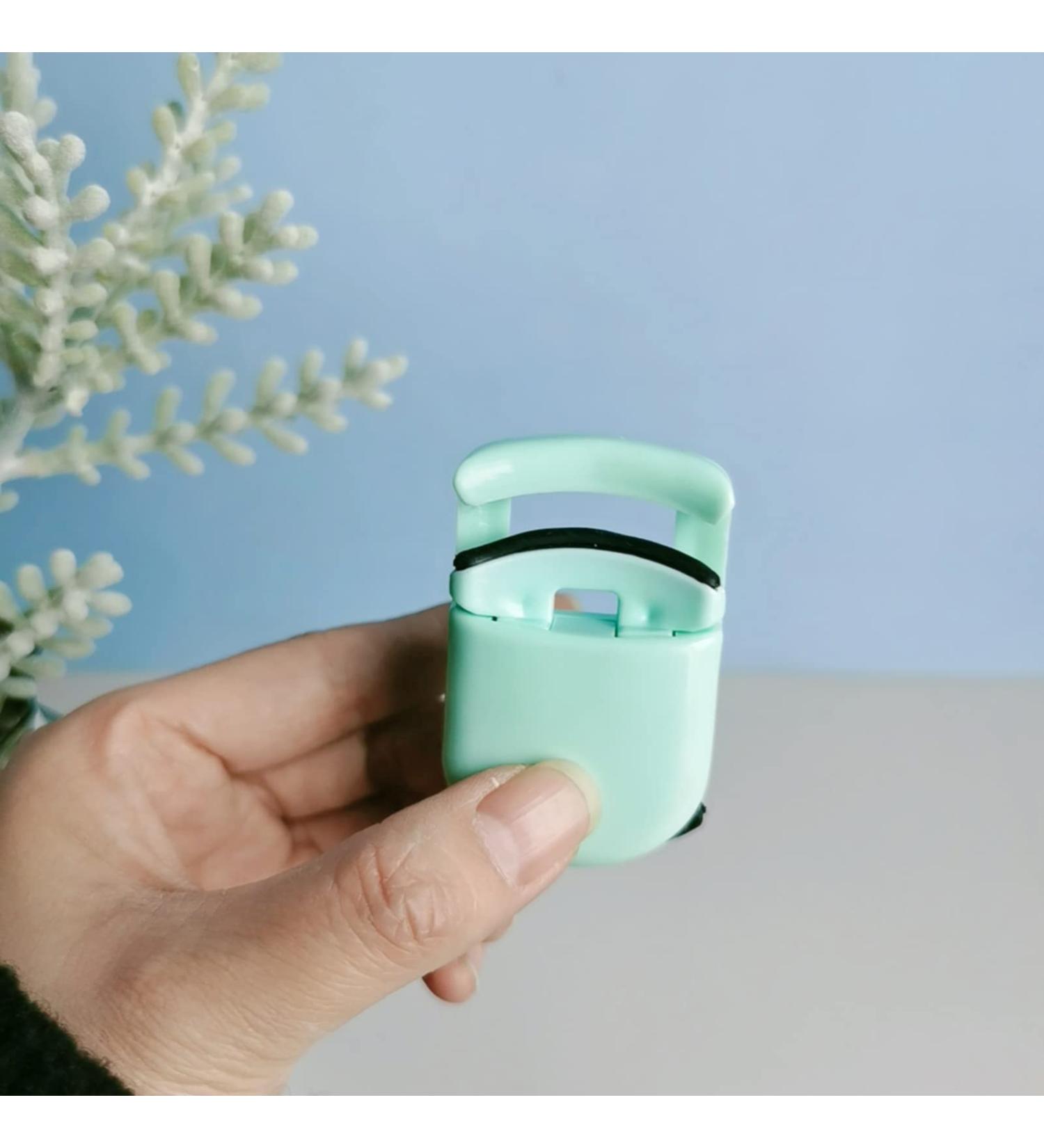 Verdant Touch Portable Eyelash Curler Travel Mini Eyelash Curler Clip with Replacement Strip for Women Makeup Portable Lash Curler Green