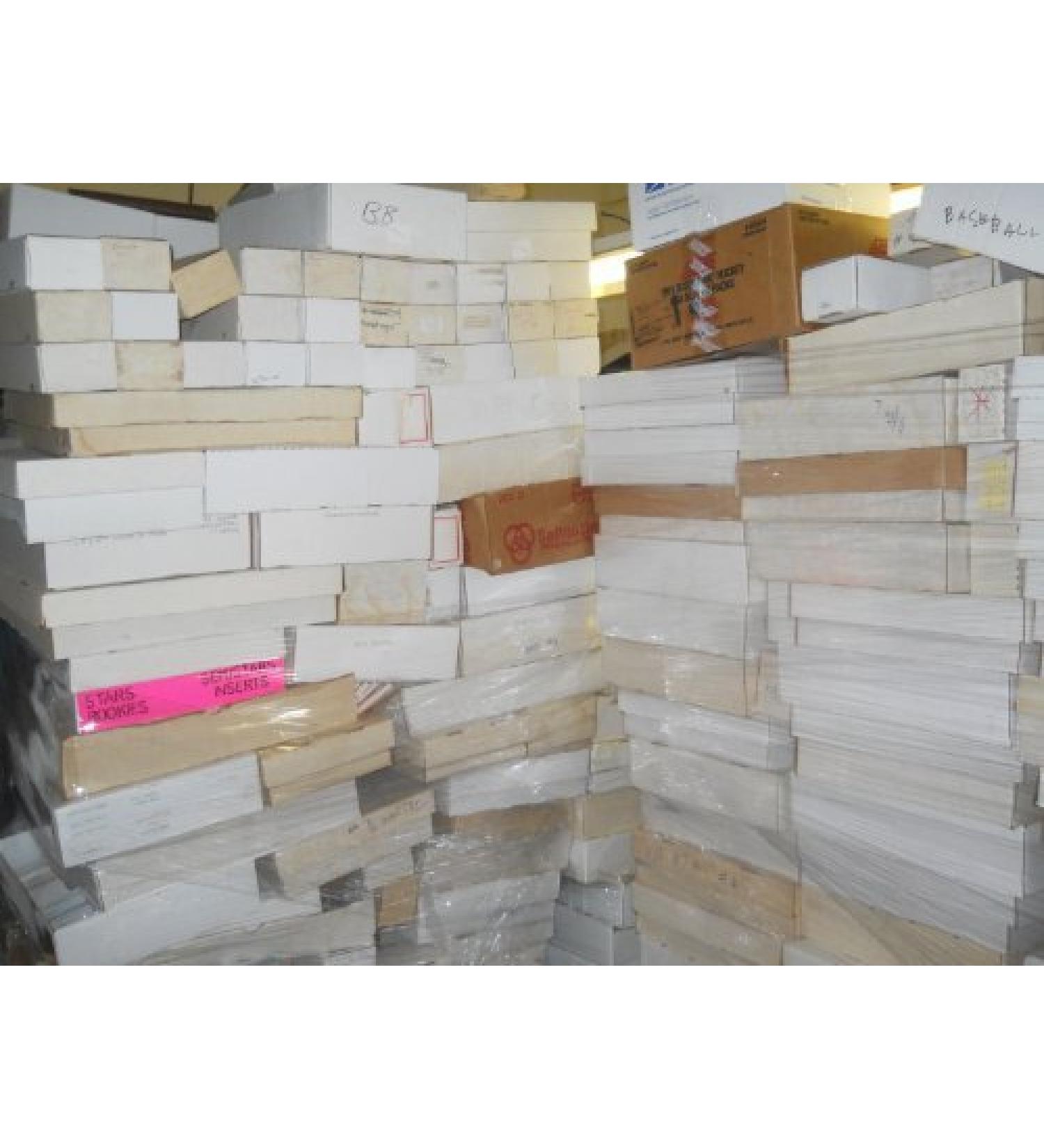 FOOTBALL CARD ESTATE SALE STORAGE UNIT FIND (500+) LOADED WITH STARS AND ROOKIES!