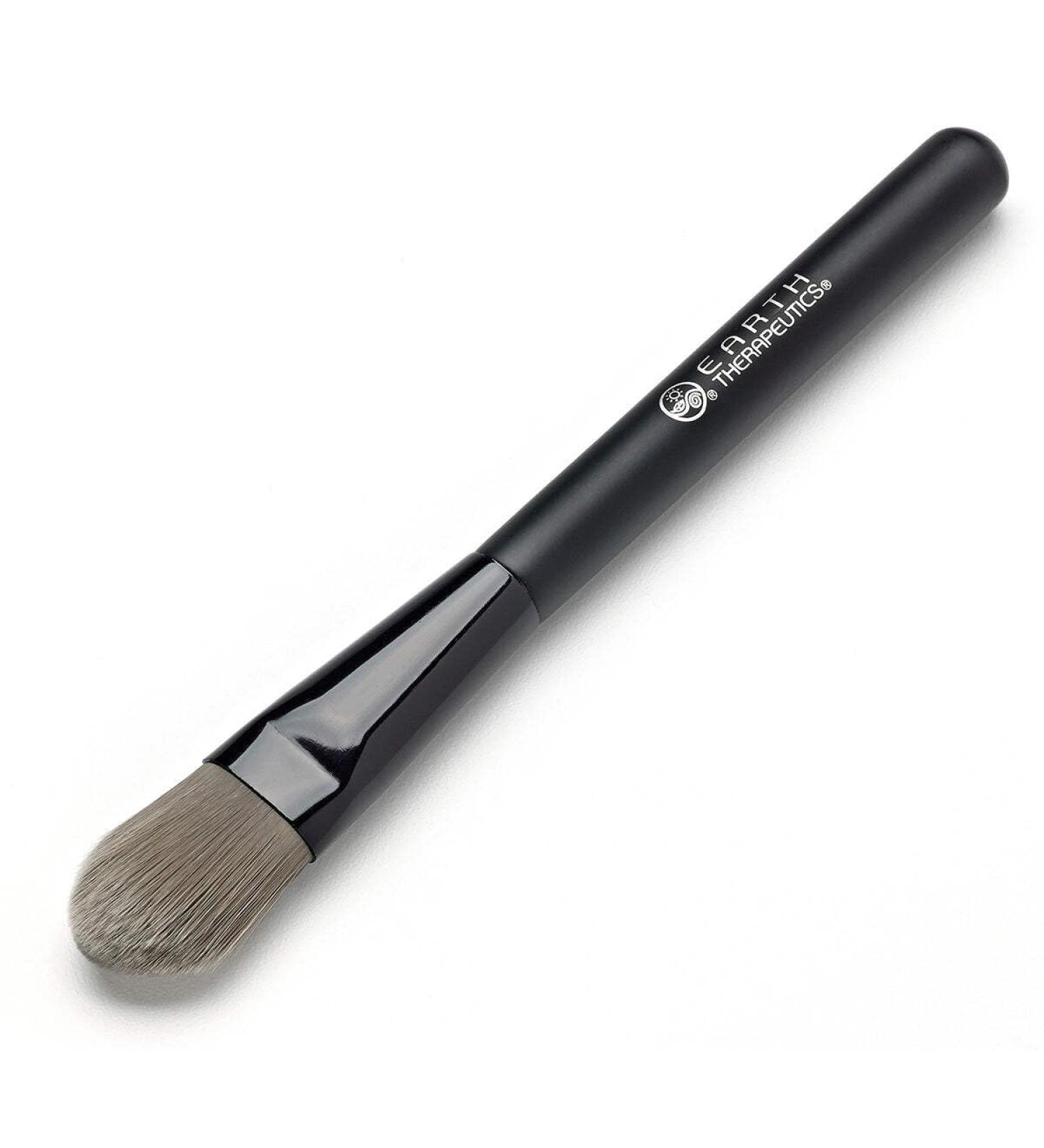 Shop Earth Therapeutics Foundation + Cheek Brush | Purifying Bamboo Charcoal - International Shipping Available - Buy Online on GoSupps.com