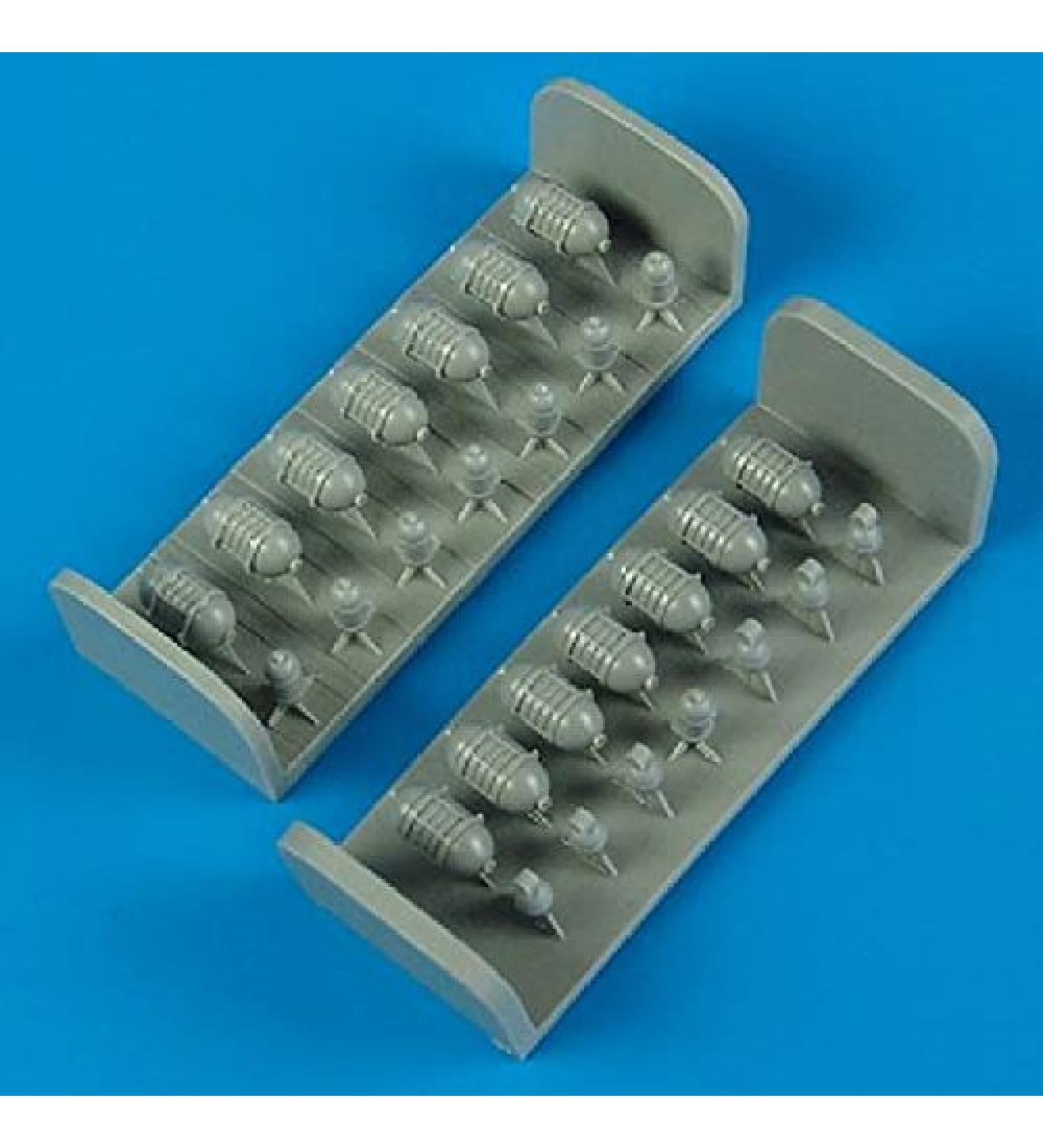 1/72 B17 Oxygen Cylinders