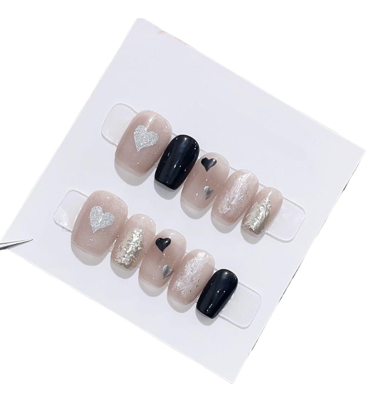 Short handmade wearing nails with contrasting colors and heart-shaped short detachable nail stickers for fake nails(M)
