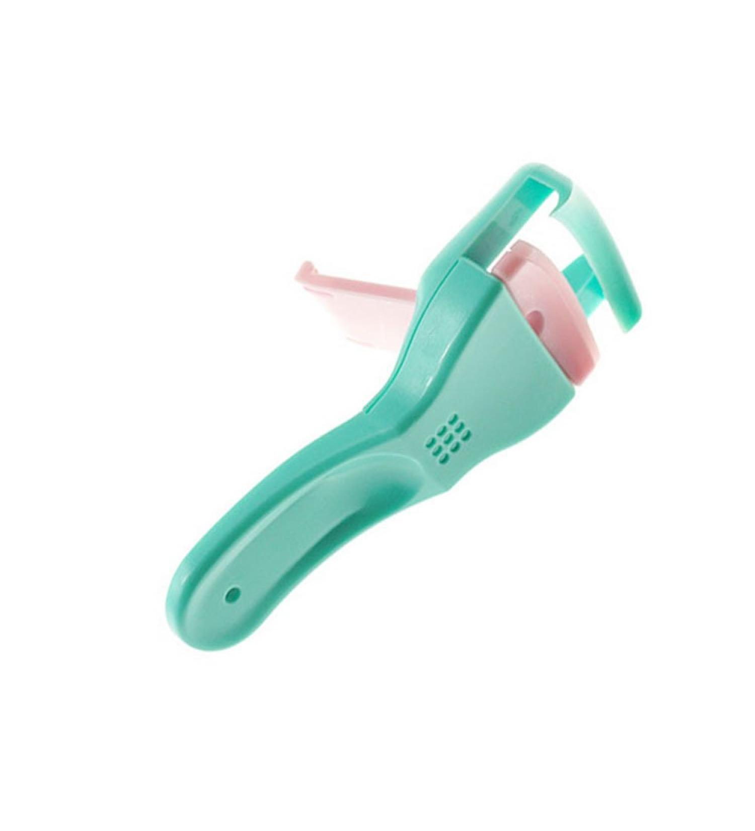 Pain-Free Plastic Eyelash Curler | Easy-to-Use for Beautifully Curved Lashes | International Shipping Available - Buy Online on GoSupps.com