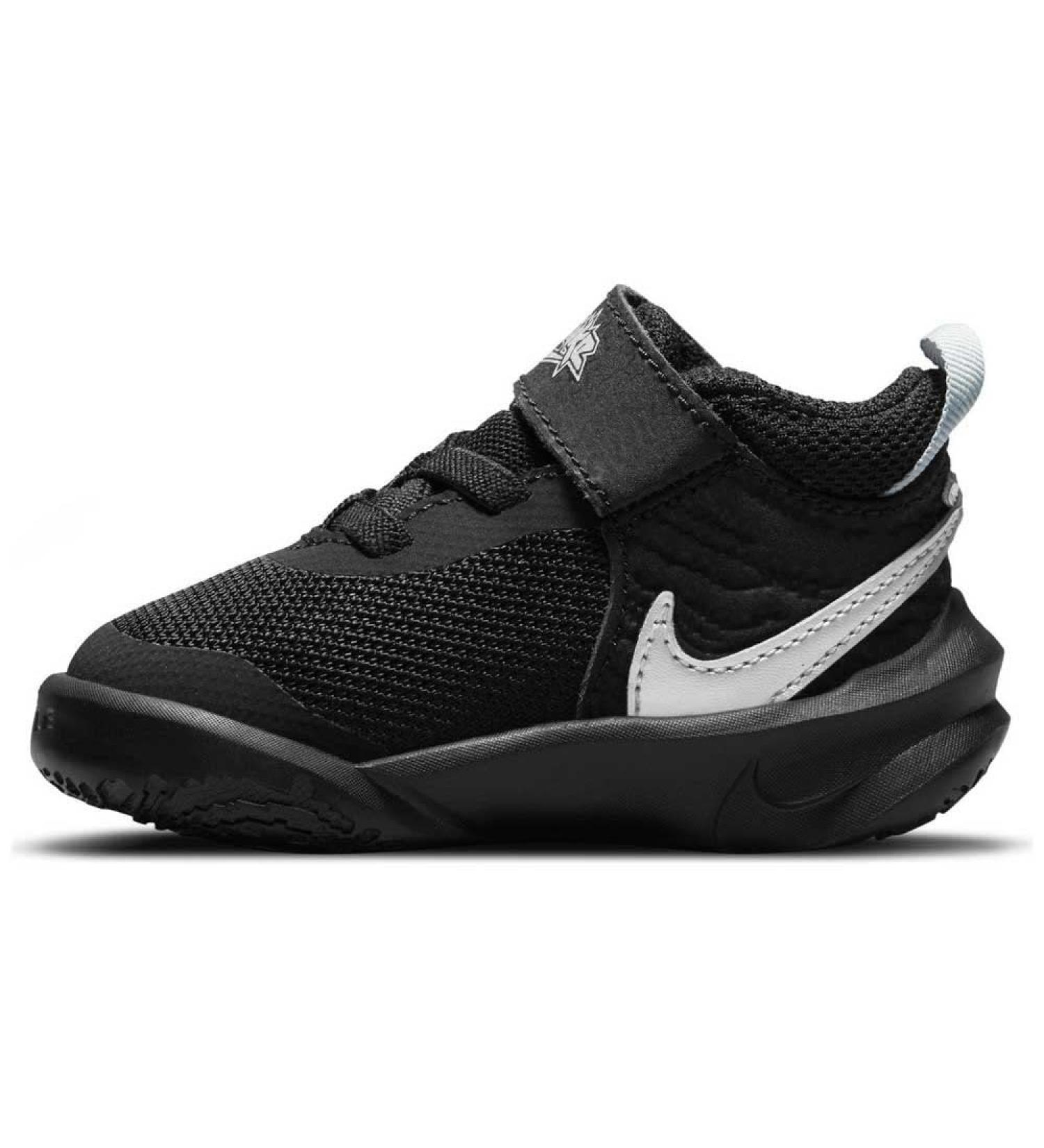 Nike Unisex Kids' Team Hustle D 10 Gymnastics Shoe - 27 EU - Black Metallic Silver Volt White | International Shipping Available - Buy Online on GoSupps.com