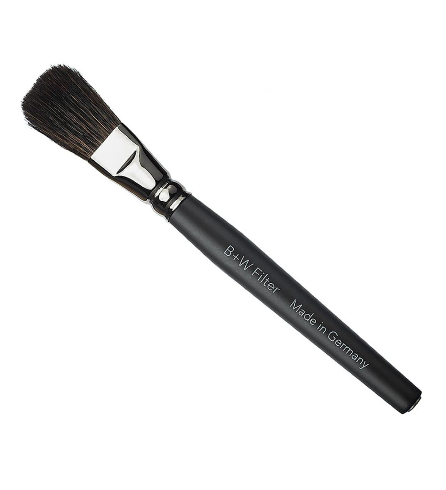 B + W 1085778  Brush with Magnet