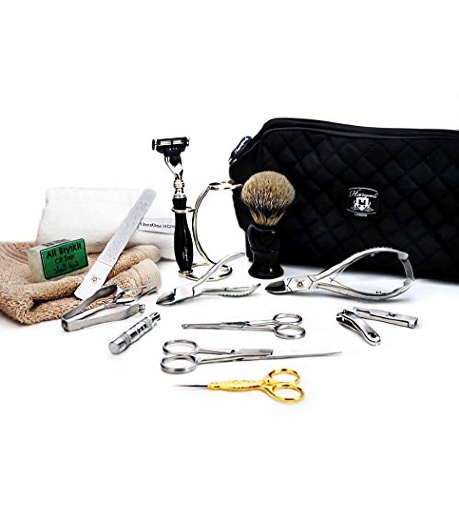 The set contains 16 different items to maintain daily hygiene.