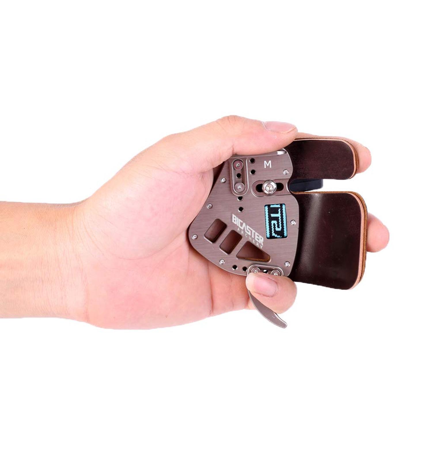 Bicaster Archery Finger Tab - Left Handed Genuine Leather + Aluminum Plate - Adjustable for Recurve Bow - Medium Silver - Buy Online on GoSupps.com