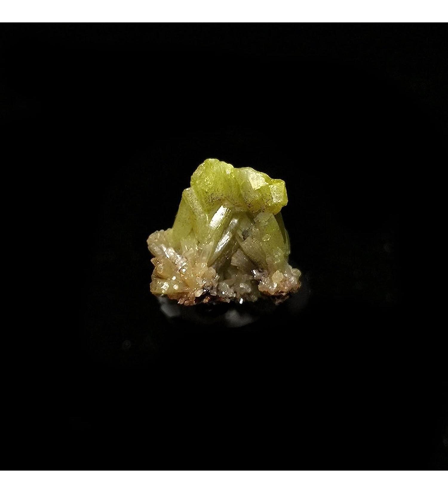 Natural Crystal Rough 4.66g A5-3gy Natural Stone Pyromorphite Crystal Specimen Home Decoration from Guangxi Province China Home Decoration Natural Stones Household yuebang