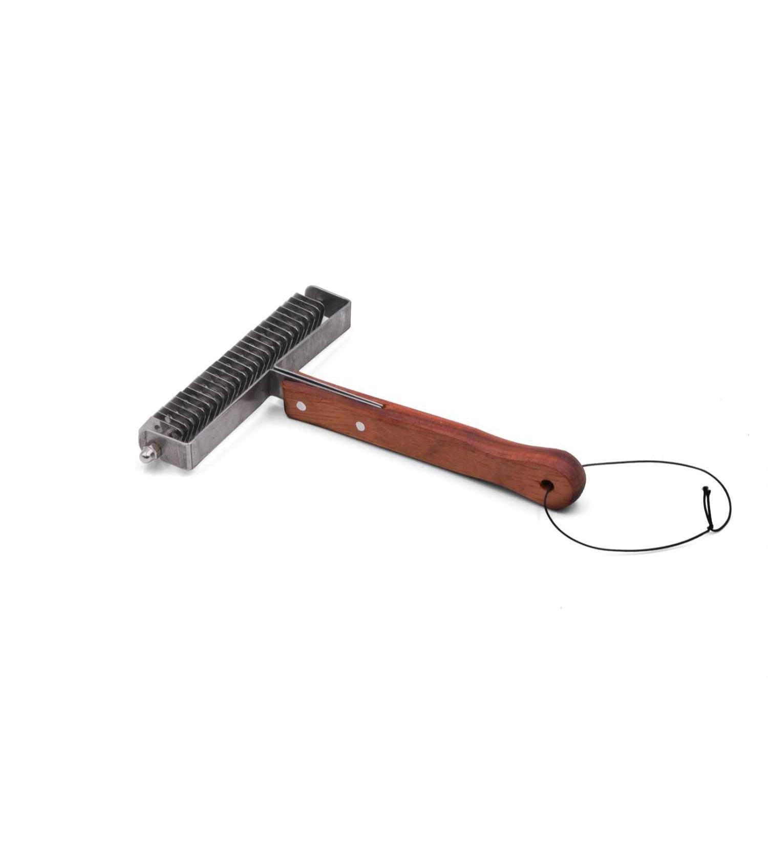 Amesbichler Reitsport Detangling Curry Comb | Shedding & Icelandic Iron Comb for Horses - Buy Online on GoSupps.com