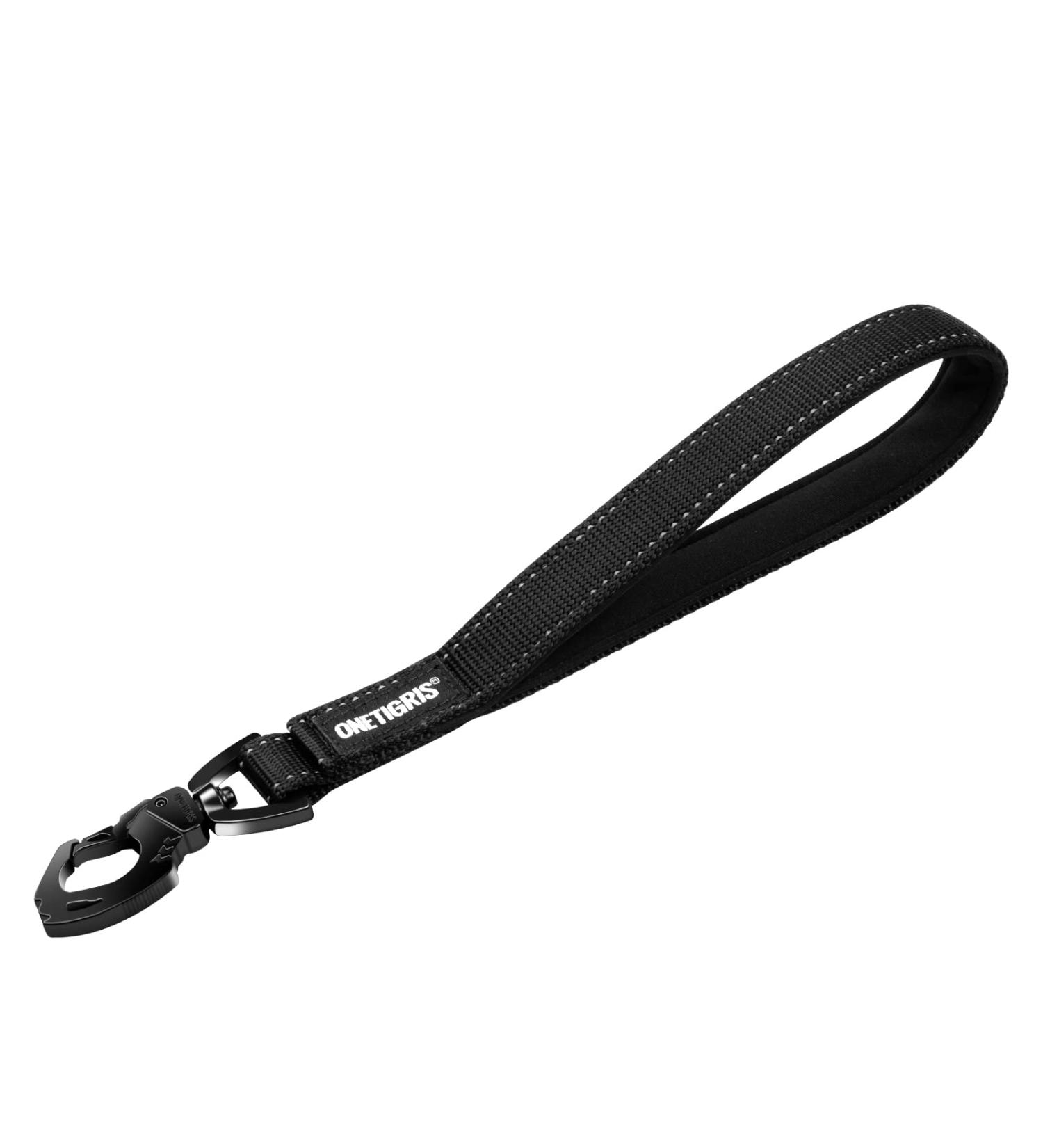 Oneigris Bolt Short Guide Dog Leash 30cm - Reflective Nylon Tiger Tooth Clip Soft Upholstery for Medium & Large Dogs - Stylish S Black - Buy Online on GoSupps.com