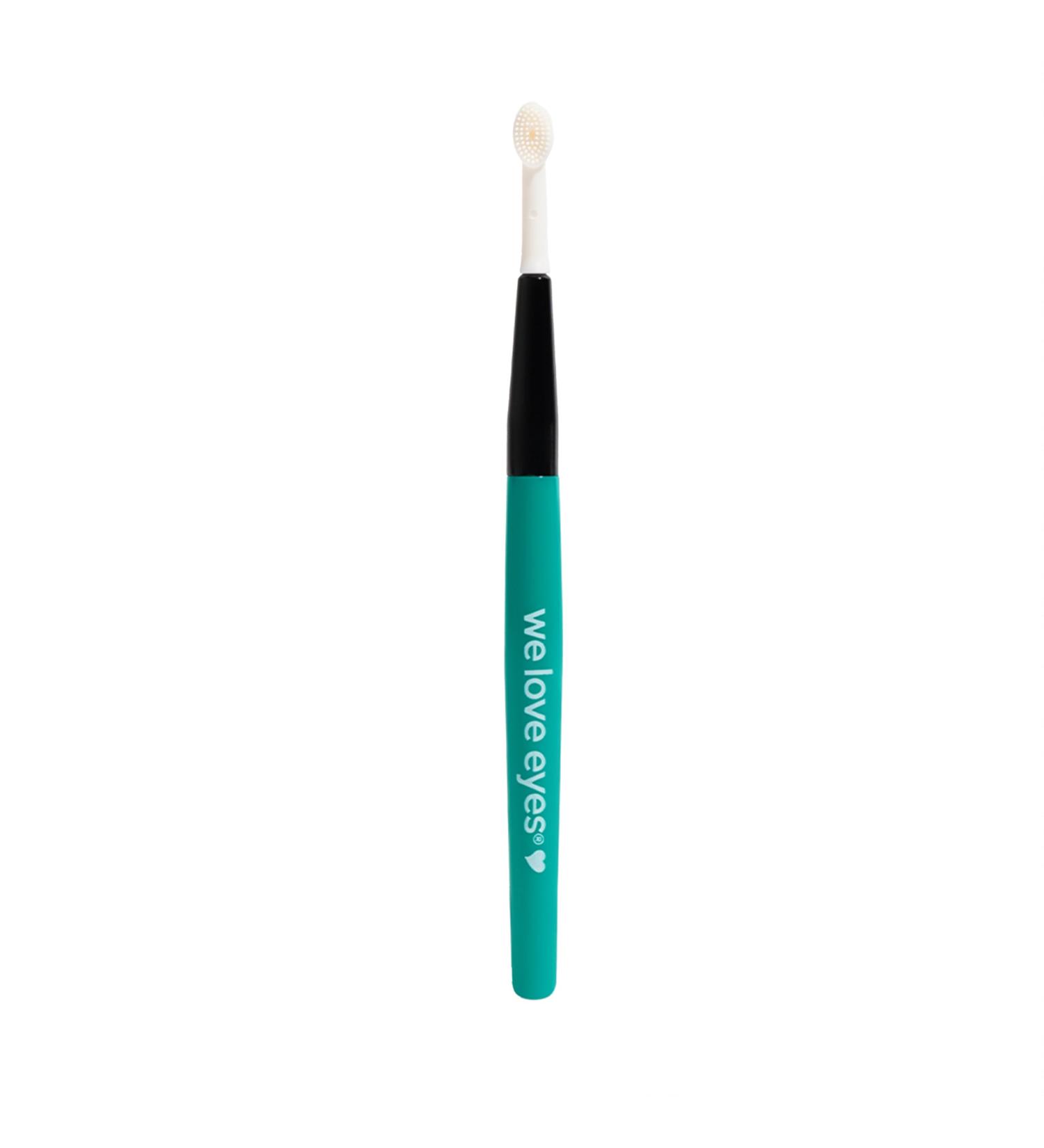 We Love Eyes Eyelid Margin Scrub Brush - Perfect for Debris Removal & Eyelid Cleansing | Shop Internationally - Buy Online on GoSupps.com