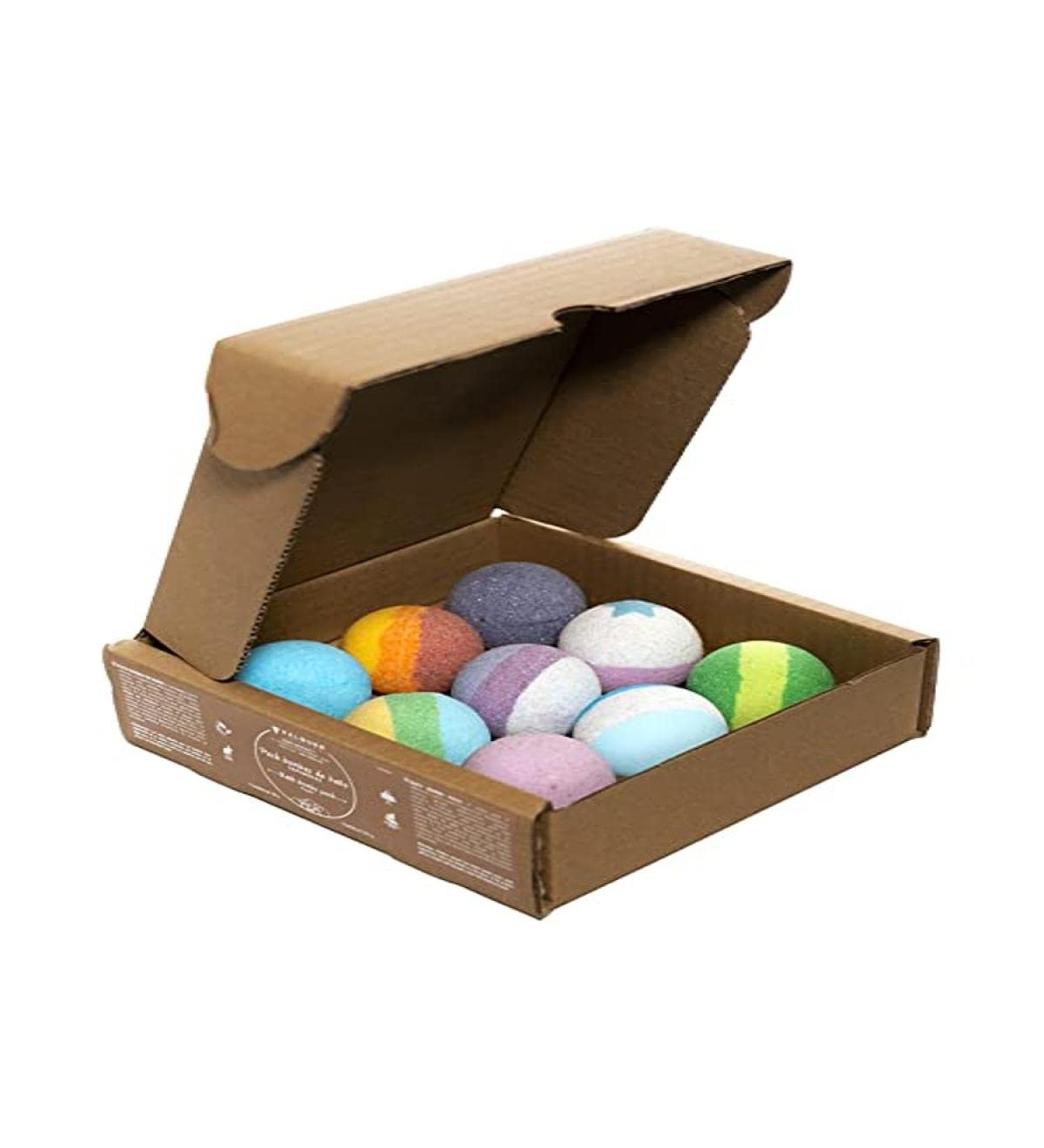 Valquer Laboratorios bombs with almond oil.Fruity scents.Extra moisture and softness.Suitable for children.Bathing salt - 9 units