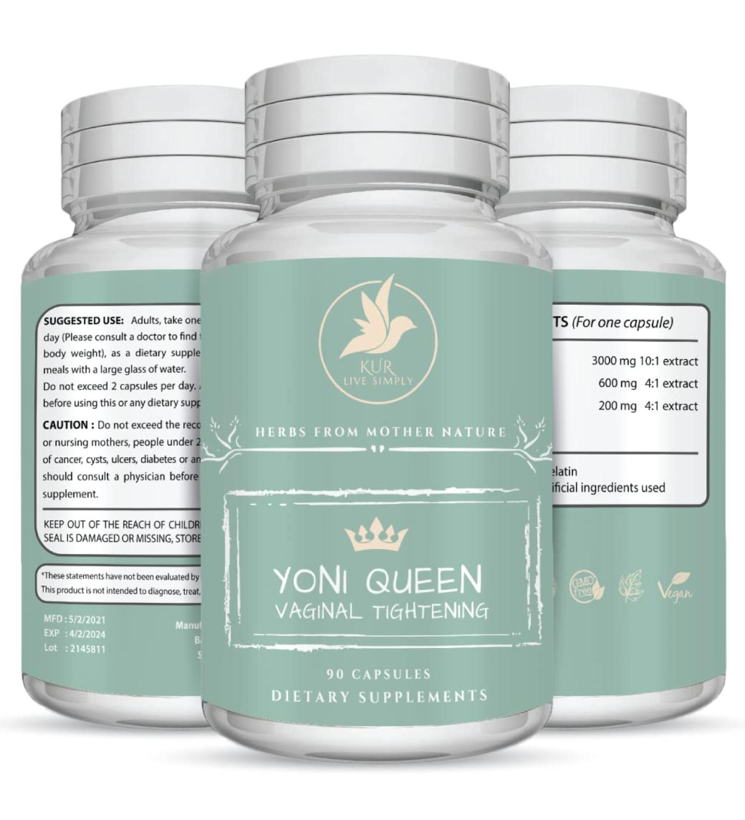 Pantiesda tort oyoq ustida turgan ayol.